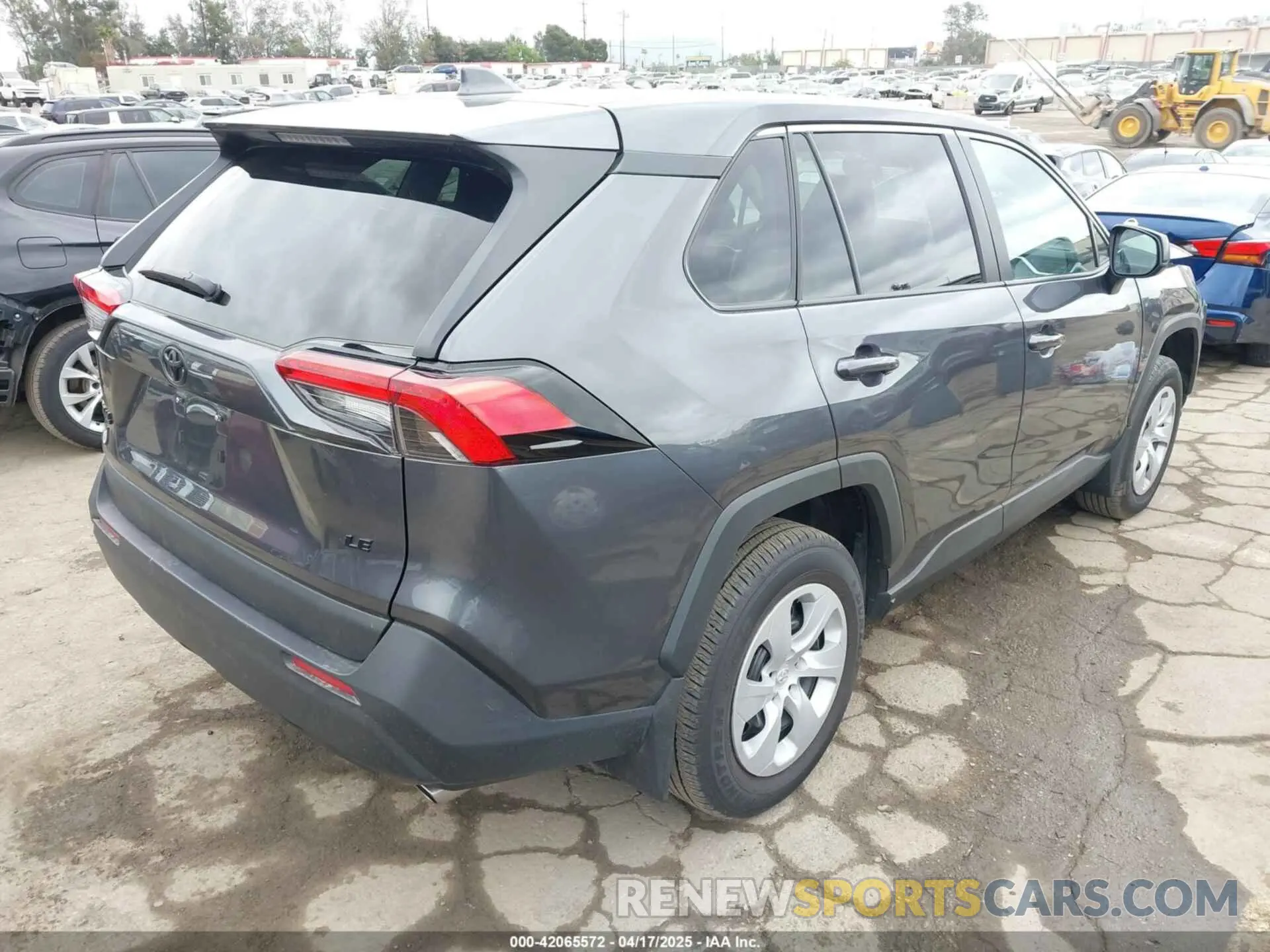 4 Photograph of a damaged car 2T3H1RFV2RC302021 TOYOTA RAV4 2024