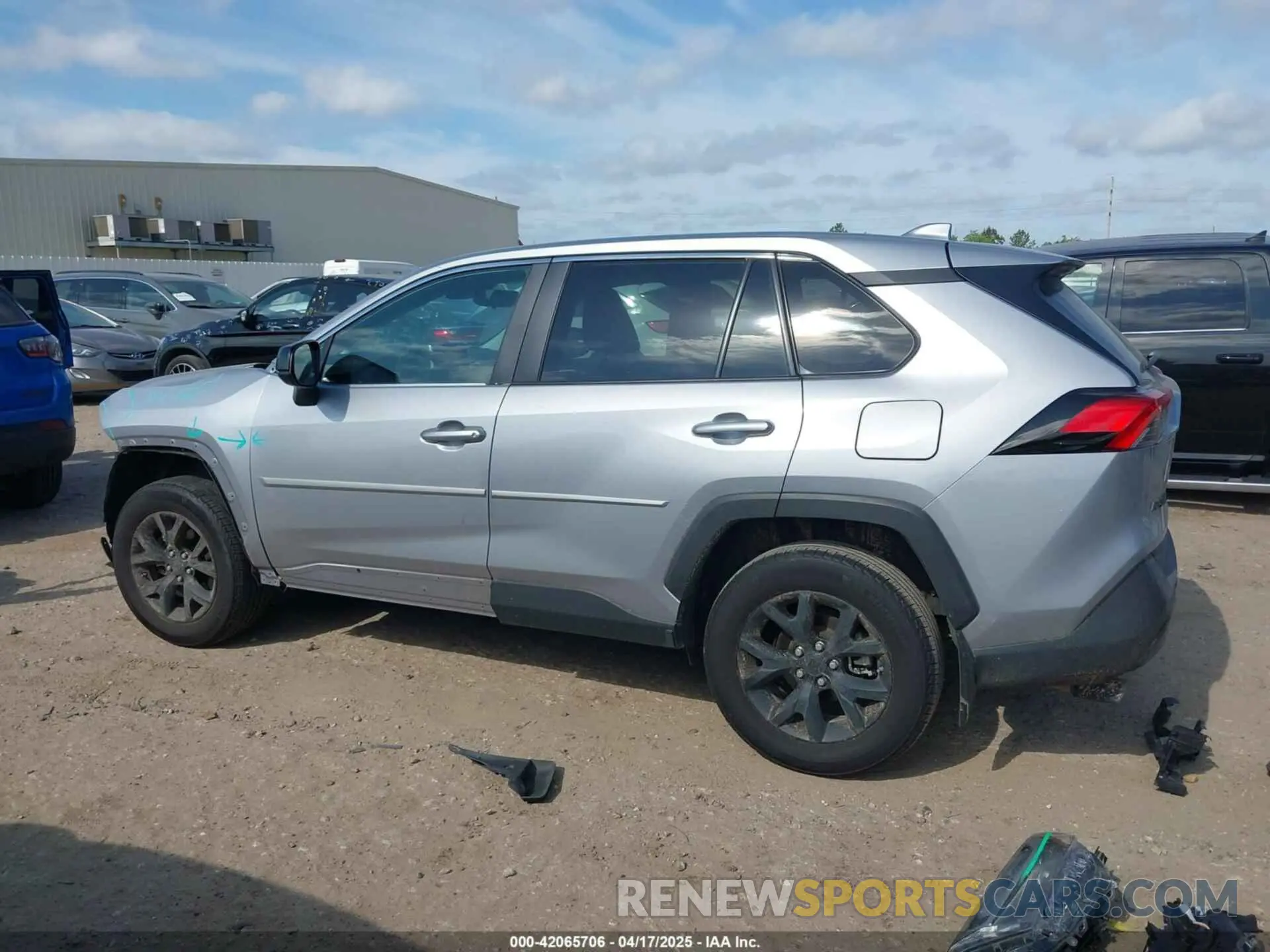15 Photograph of a damaged car 2T3H1RFV3RC275685 TOYOTA RAV4 2024