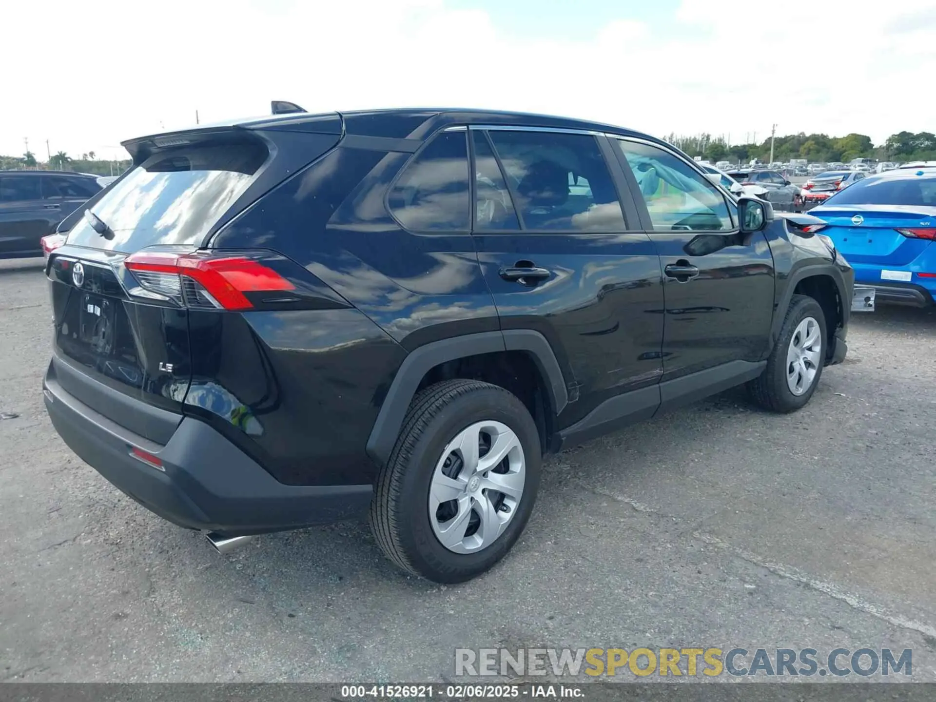 4 Photograph of a damaged car 2T3H1RFV3RC291711 TOYOTA RAV4 2024