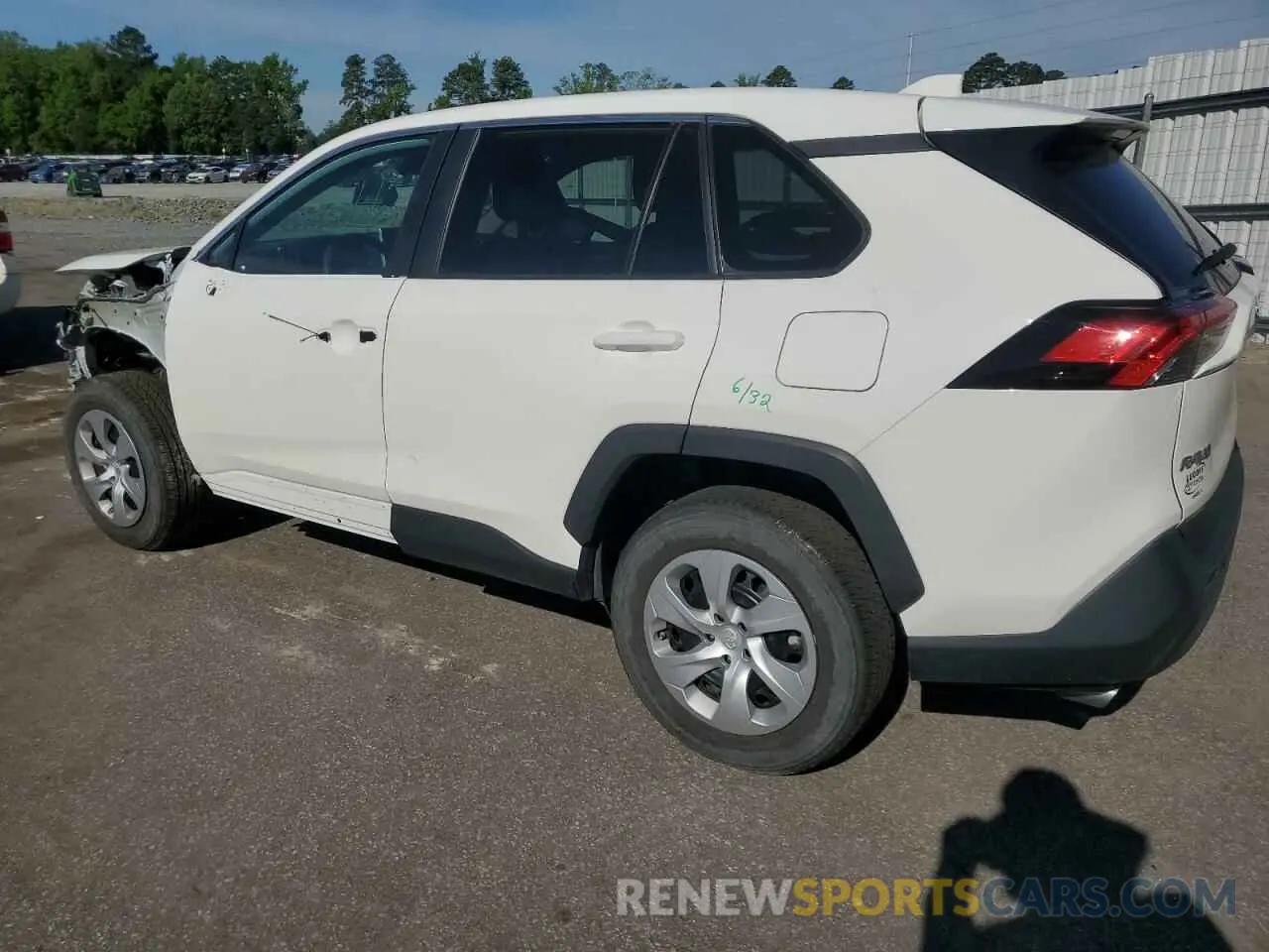 2 Photograph of a damaged car 2T3H1RFV3RW316038 TOYOTA RAV4 2024