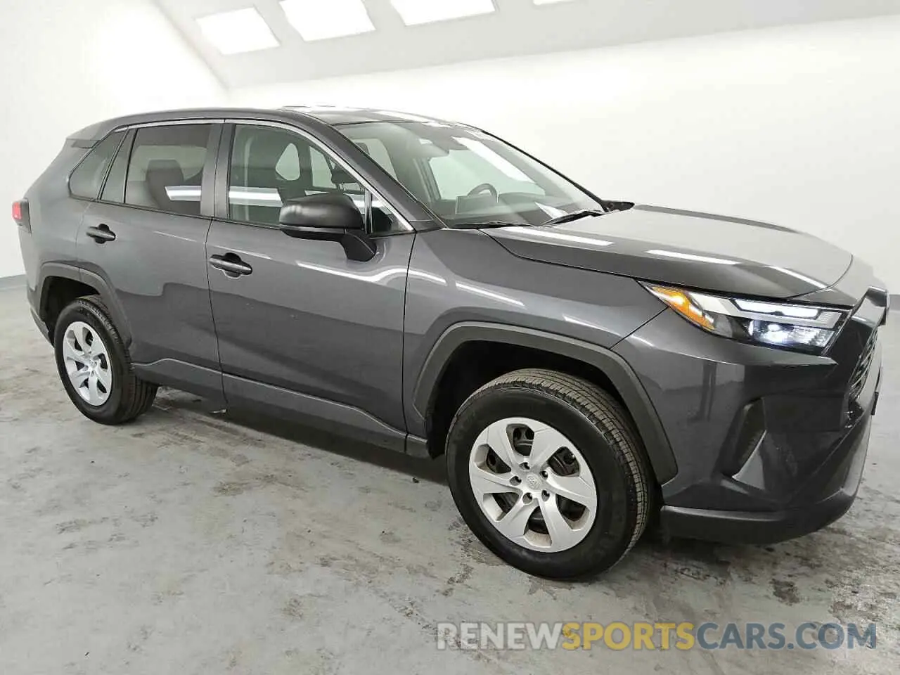 4 Photograph of a damaged car 2T3H1RFV3RW324317 TOYOTA RAV4 2024