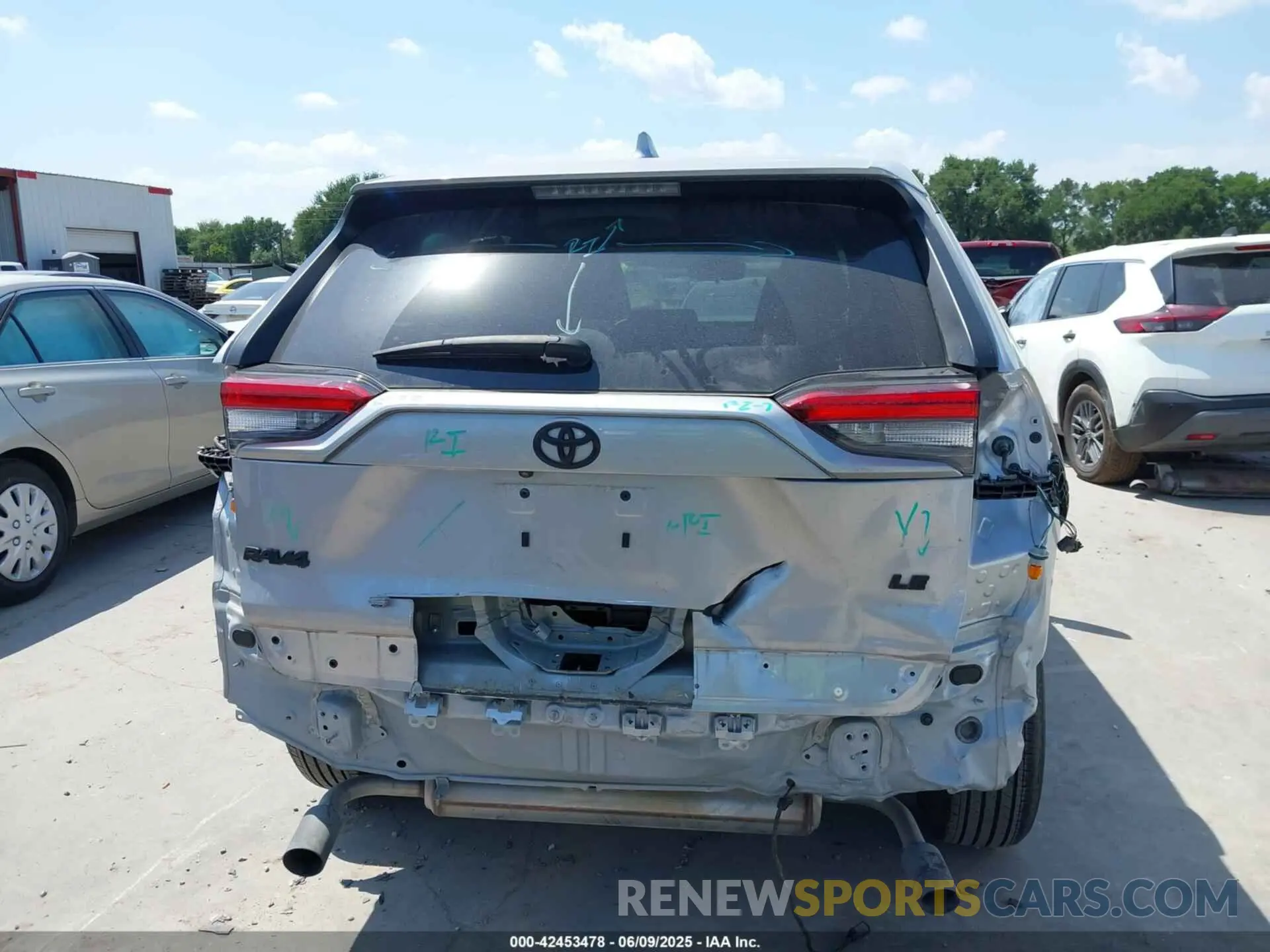 17 Photograph of a damaged car 2T3H1RFV5RC253669 TOYOTA RAV4 2024