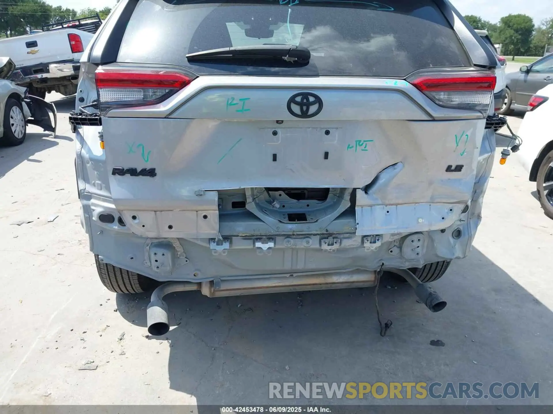 6 Photograph of a damaged car 2T3H1RFV5RC253669 TOYOTA RAV4 2024