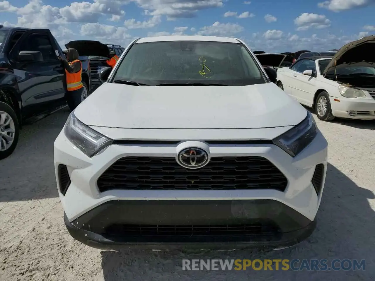 5 Photograph of a damaged car 2T3H1RFV5RC268897 TOYOTA RAV4 2024