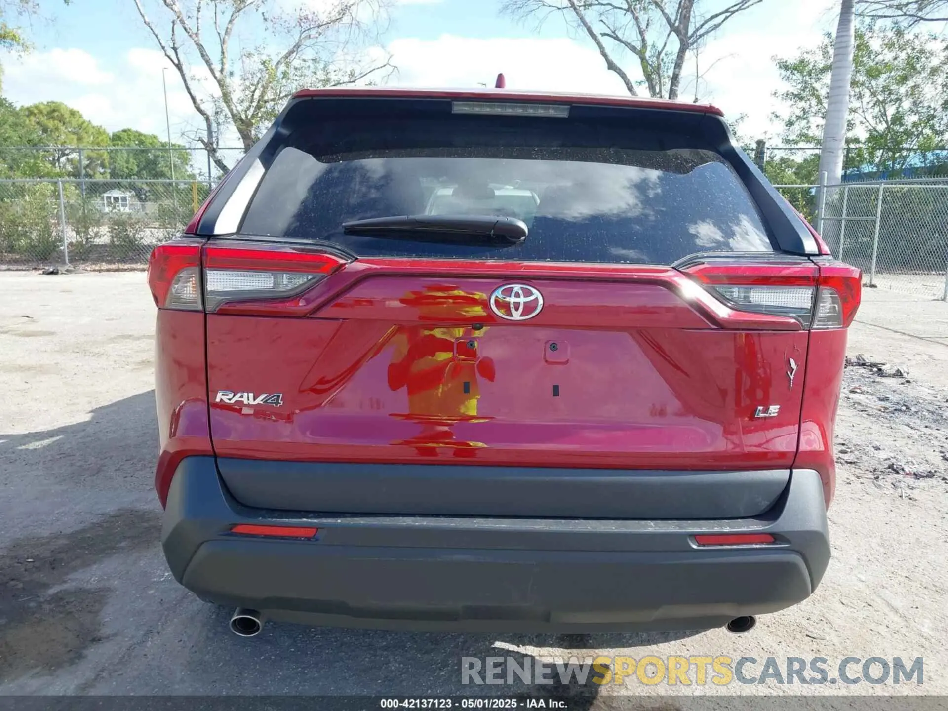 17 Photograph of a damaged car 2T3H1RFV6RW302635 TOYOTA RAV4 2024