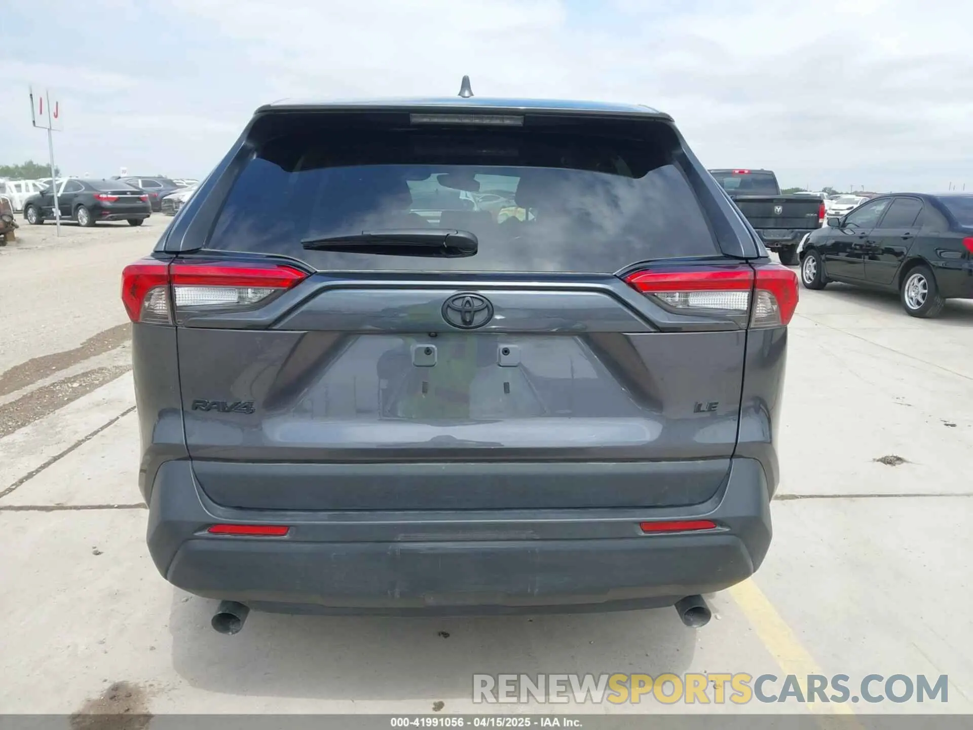 15 Photograph of a damaged car 2T3H1RFV7RC275981 TOYOTA RAV4 2024