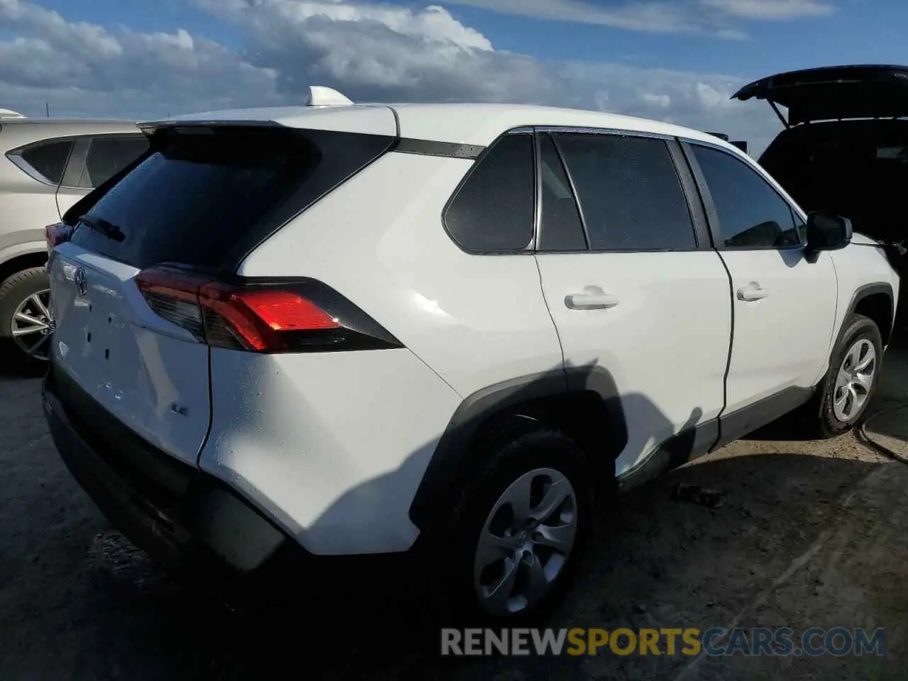 3 Photograph of a damaged car 2T3H1RFV7RC280372 TOYOTA RAV4 2024
