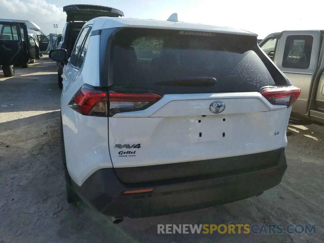 6 Photograph of a damaged car 2T3H1RFV7RC280372 TOYOTA RAV4 2024