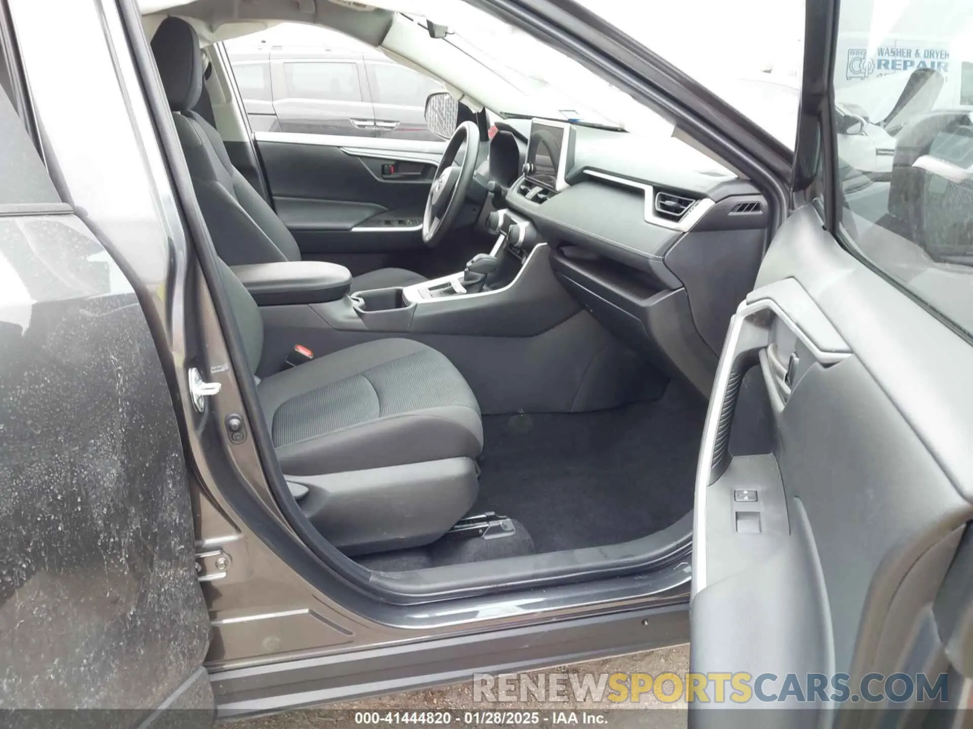 5 Photograph of a damaged car 2T3H1RFV8RC301133 TOYOTA RAV4 2024