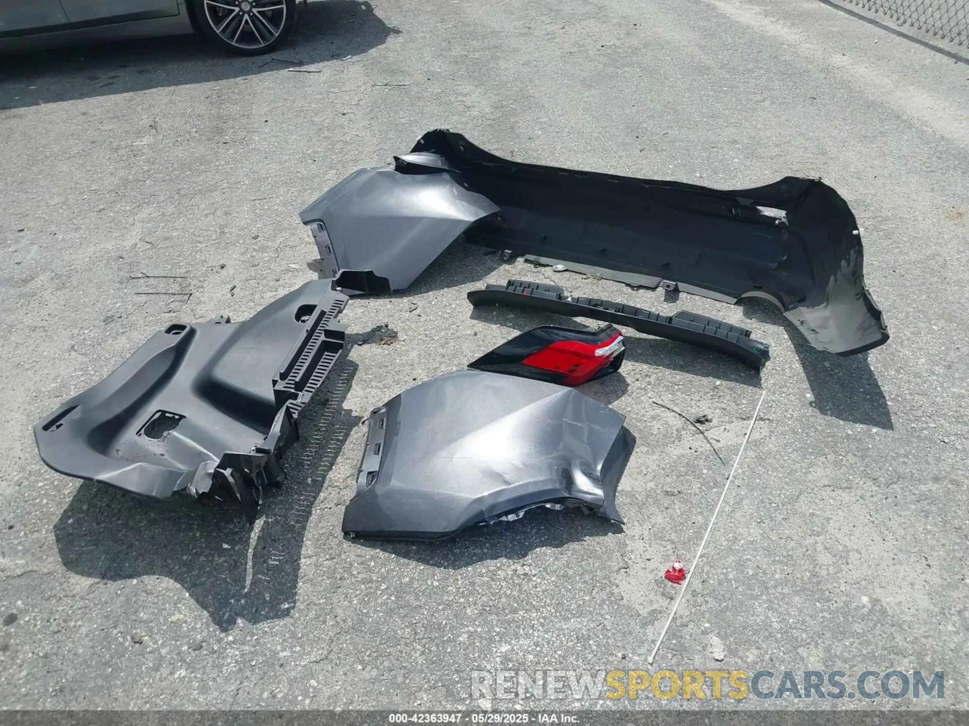 12 Photograph of a damaged car 2T3H1RFV9RC255814 TOYOTA RAV4 2024