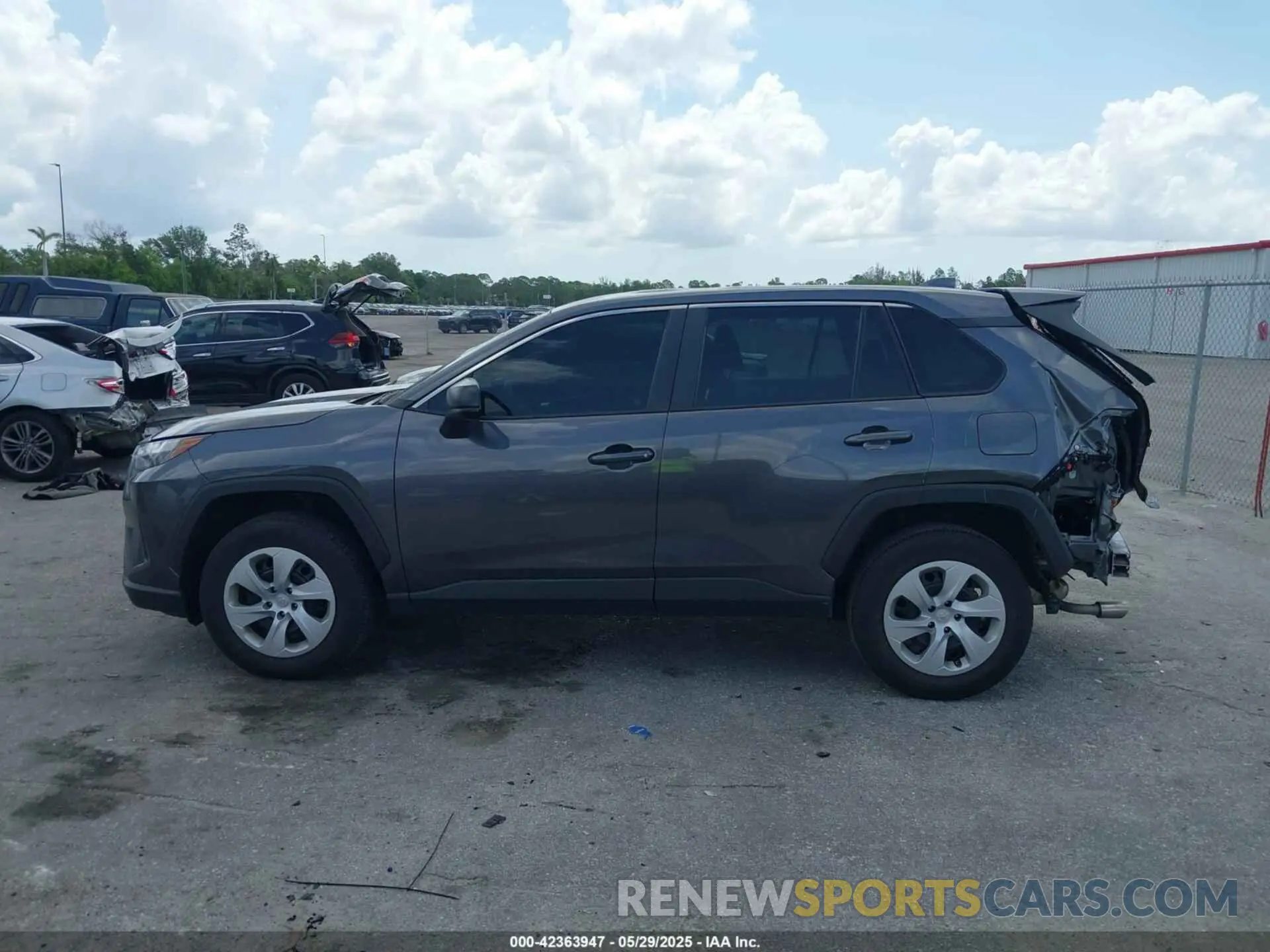 15 Photograph of a damaged car 2T3H1RFV9RC255814 TOYOTA RAV4 2024