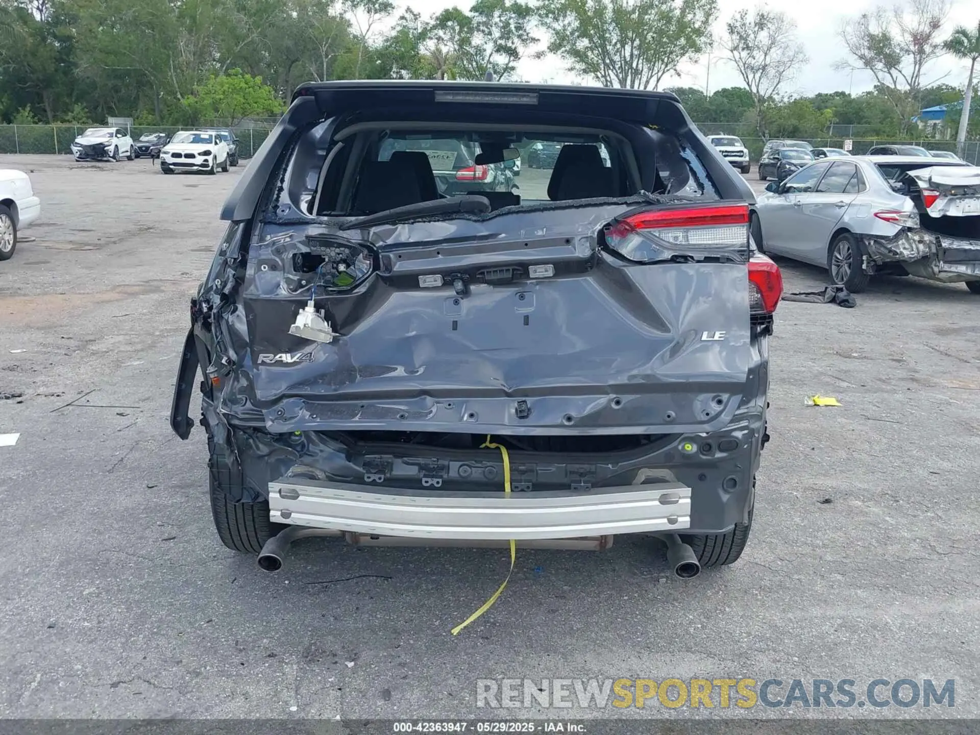 17 Photograph of a damaged car 2T3H1RFV9RC255814 TOYOTA RAV4 2024