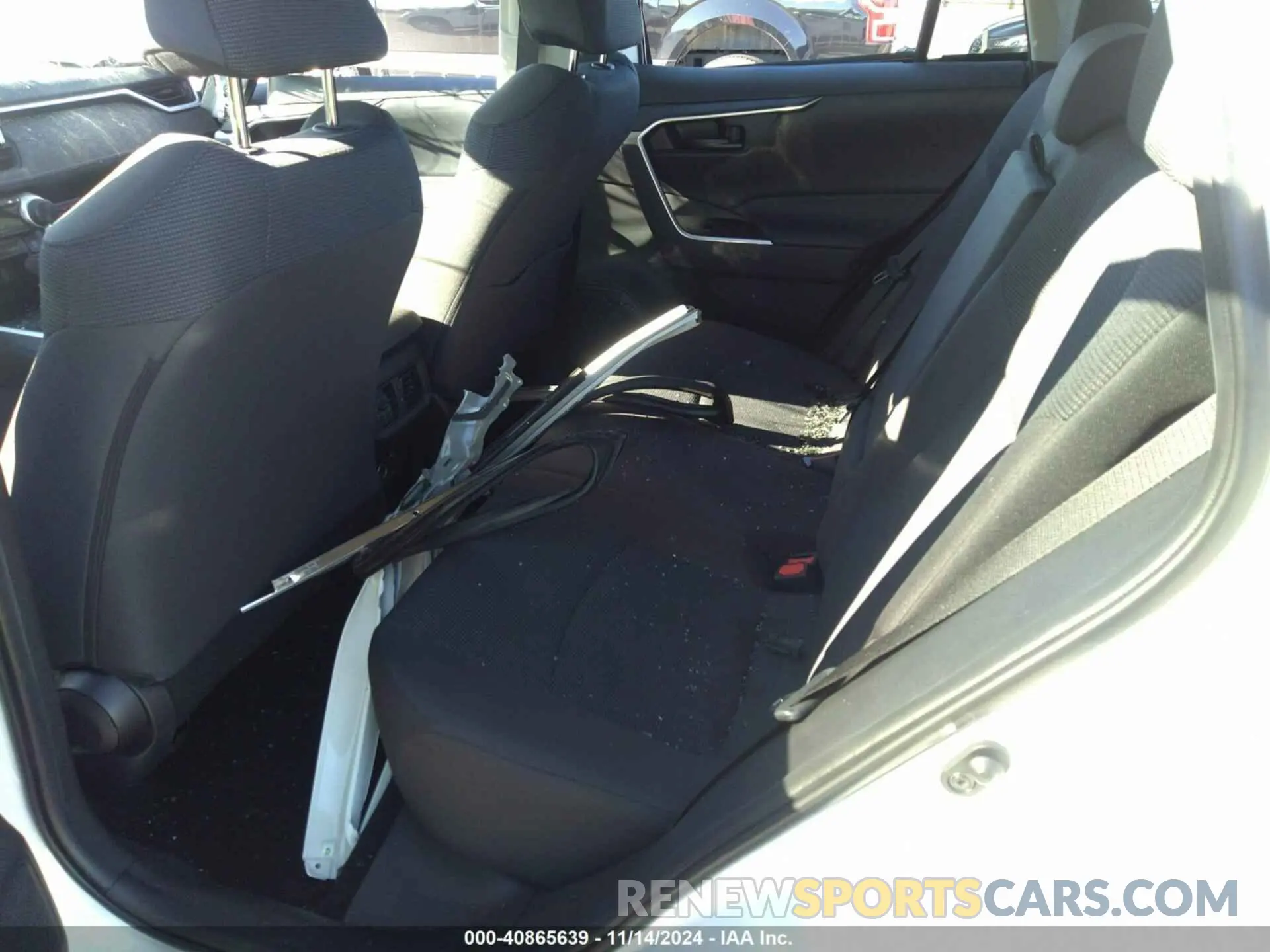 8 Photograph of a damaged car 2T3H1RFV9RC264318 TOYOTA RAV4 2024