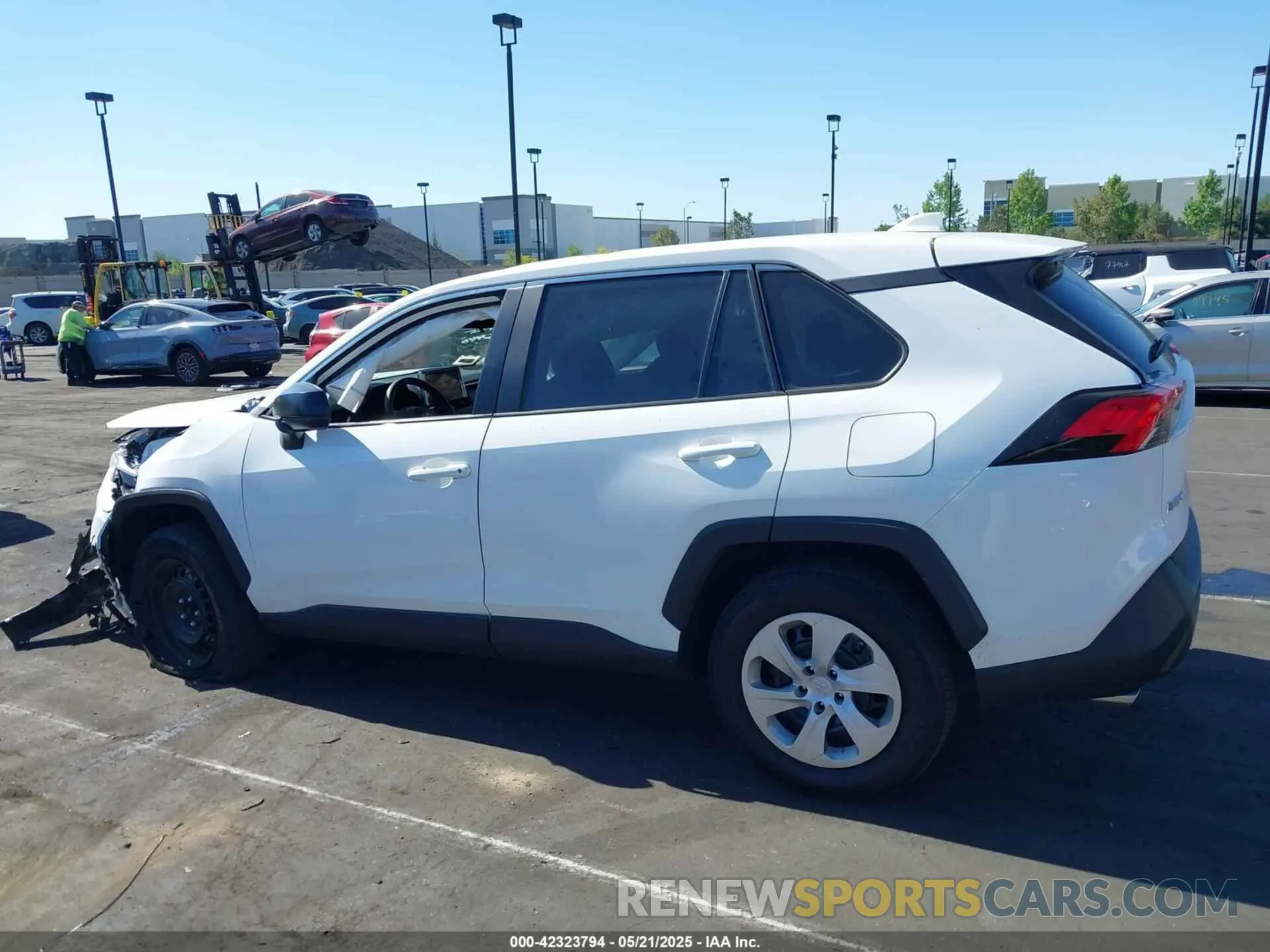 15 Photograph of a damaged car 2T3H1RFV9RW315864 TOYOTA RAV4 2024