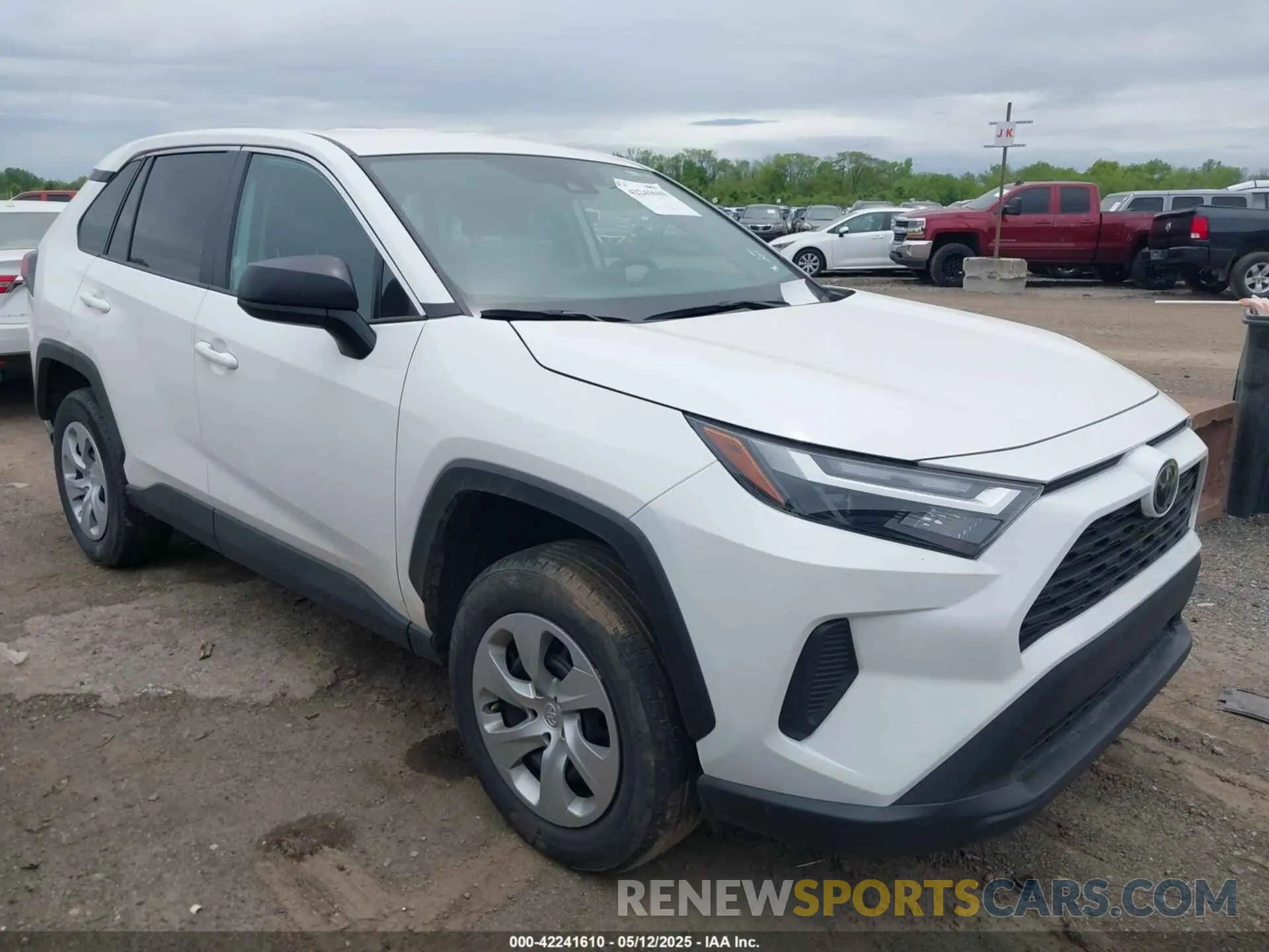 1 Photograph of a damaged car 2T3H1RFV9RW323351 TOYOTA RAV4 2024