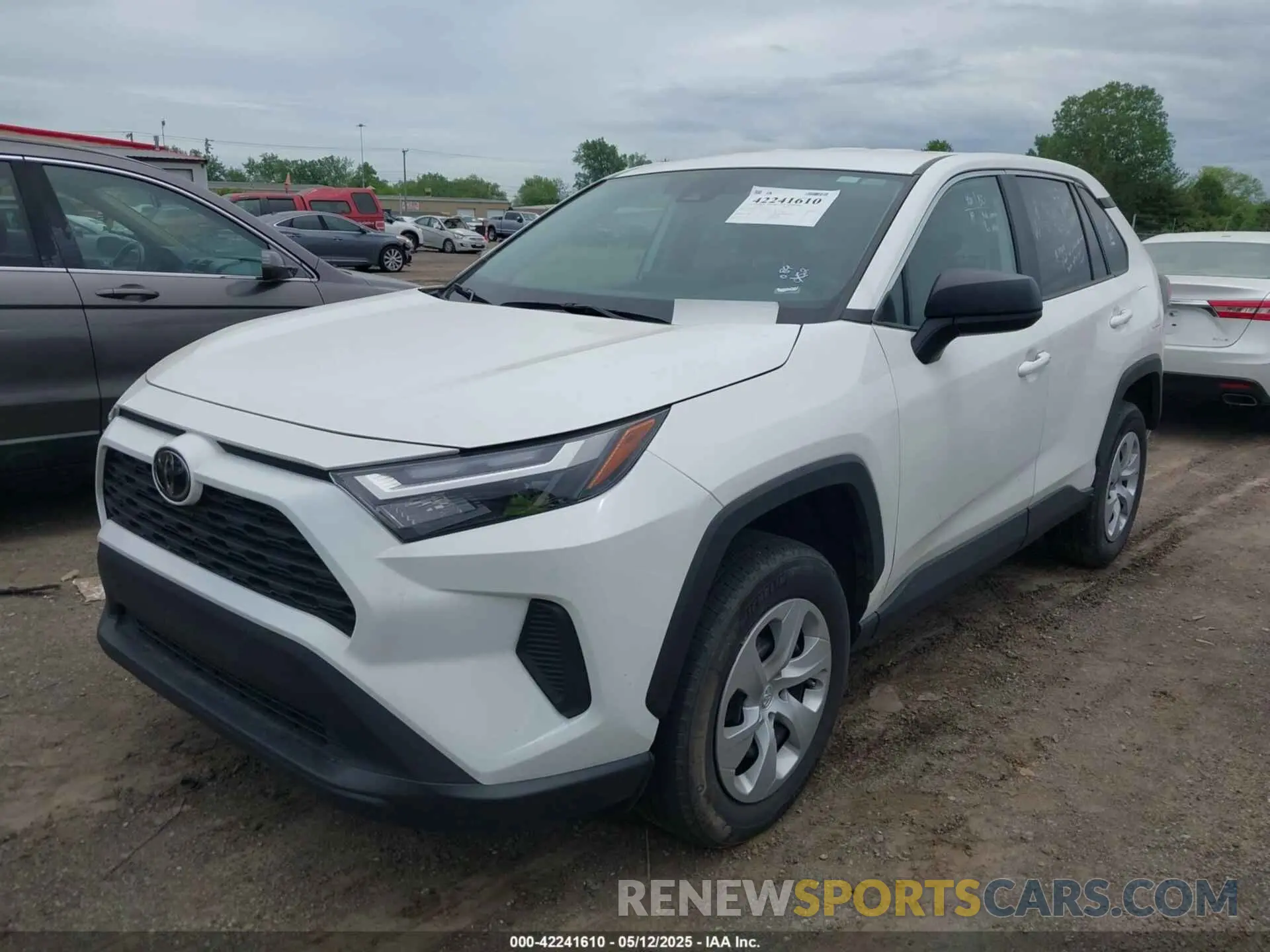 2 Photograph of a damaged car 2T3H1RFV9RW323351 TOYOTA RAV4 2024