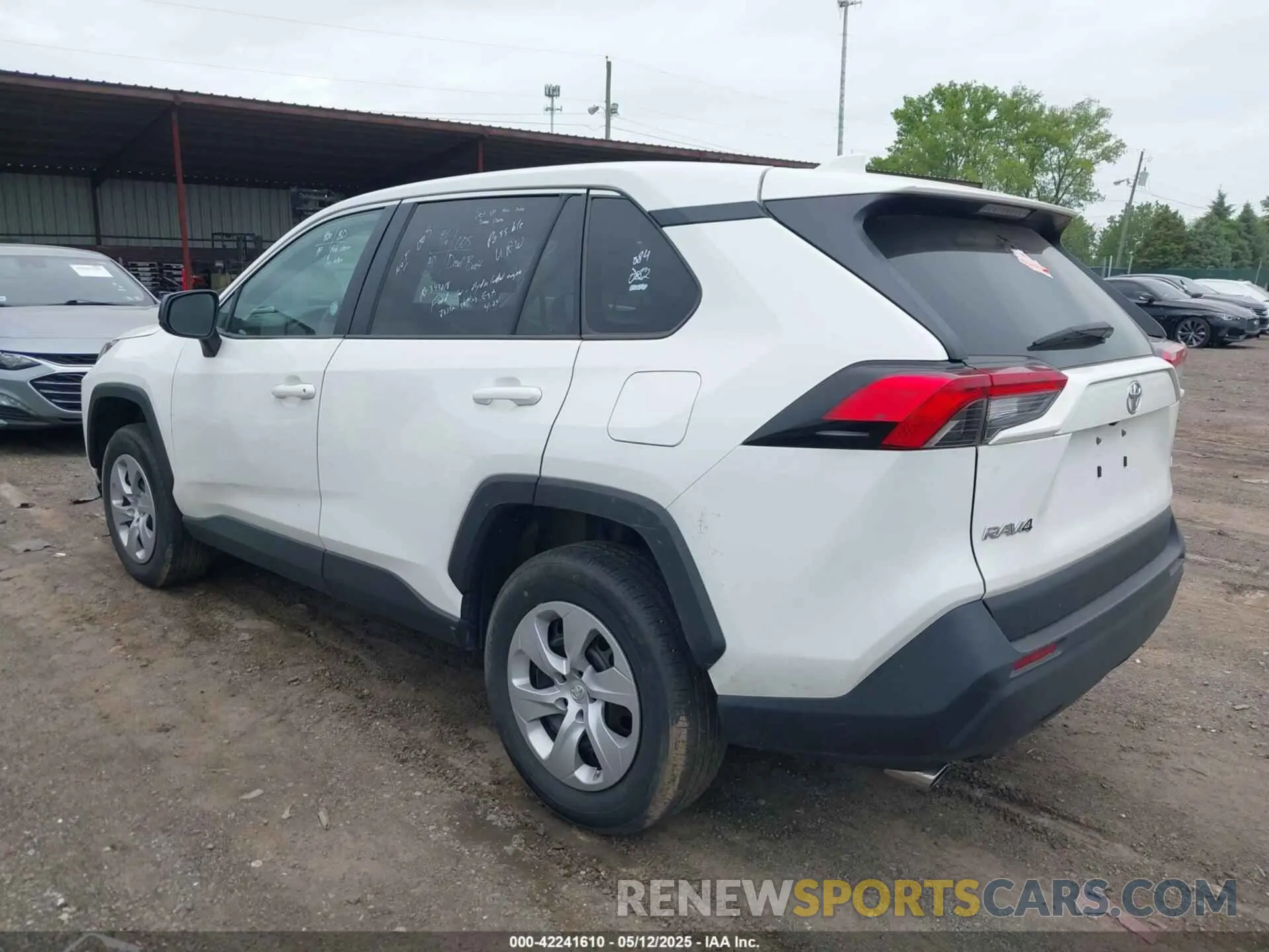 3 Photograph of a damaged car 2T3H1RFV9RW323351 TOYOTA RAV4 2024