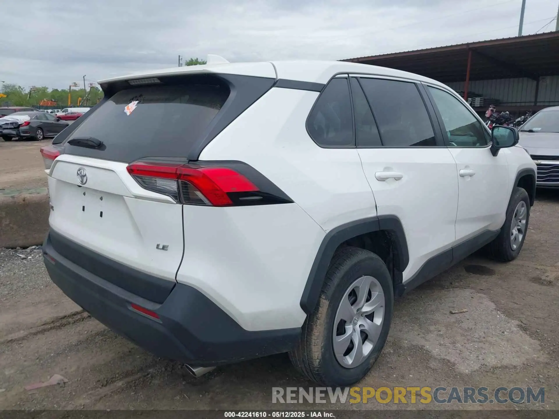 4 Photograph of a damaged car 2T3H1RFV9RW323351 TOYOTA RAV4 2024