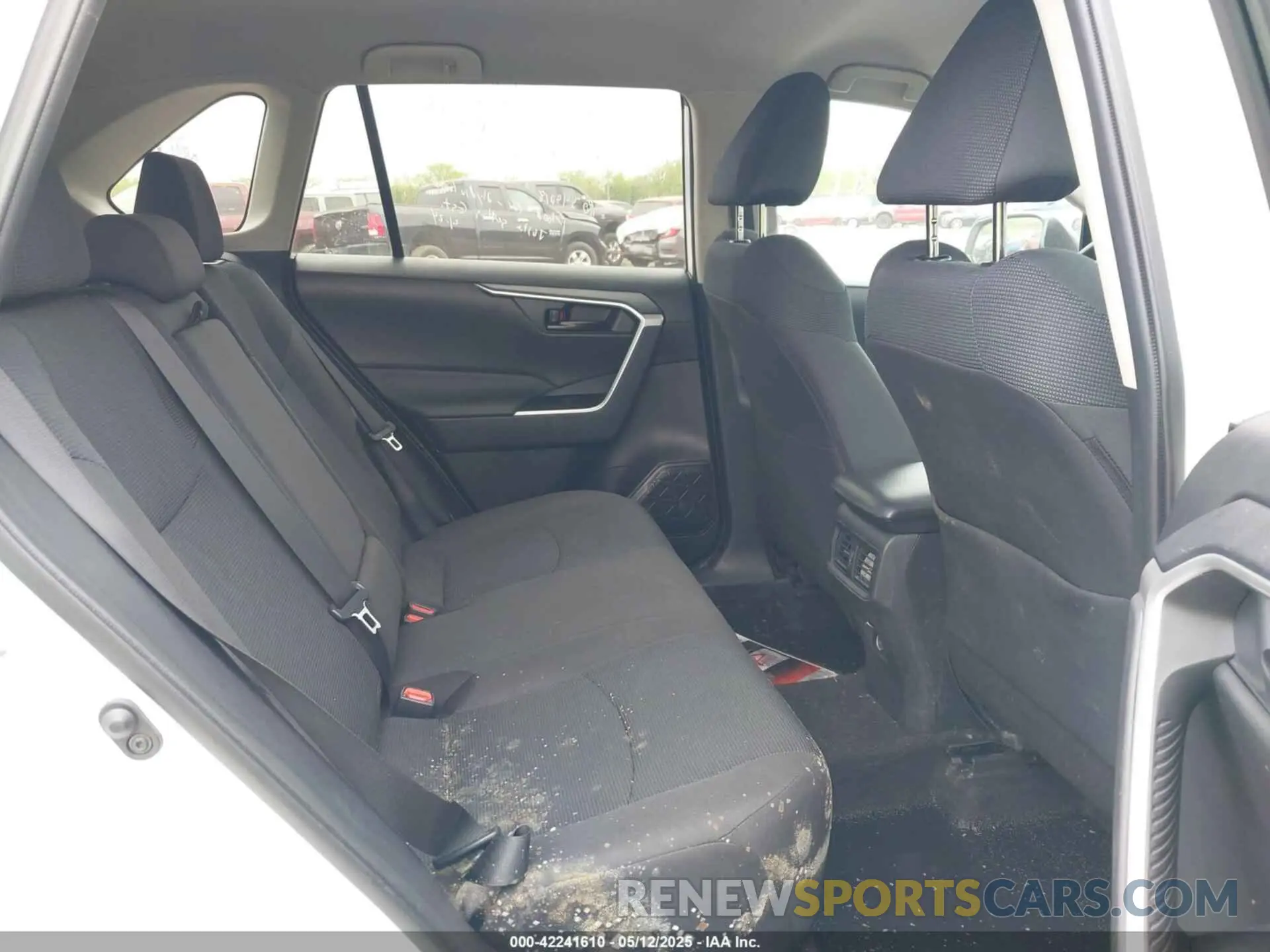 8 Photograph of a damaged car 2T3H1RFV9RW323351 TOYOTA RAV4 2024