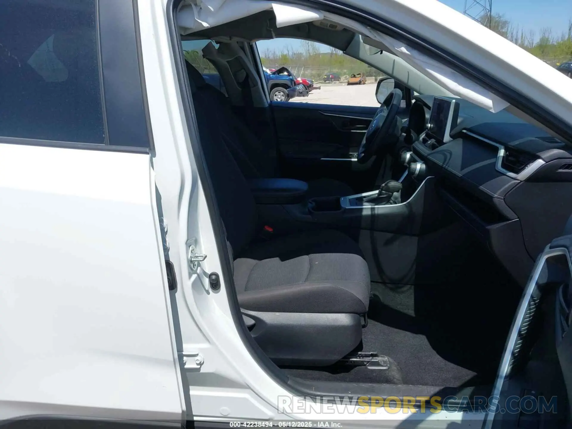 5 Photograph of a damaged car 2T3H1RFVXRW308874 TOYOTA RAV4 2024