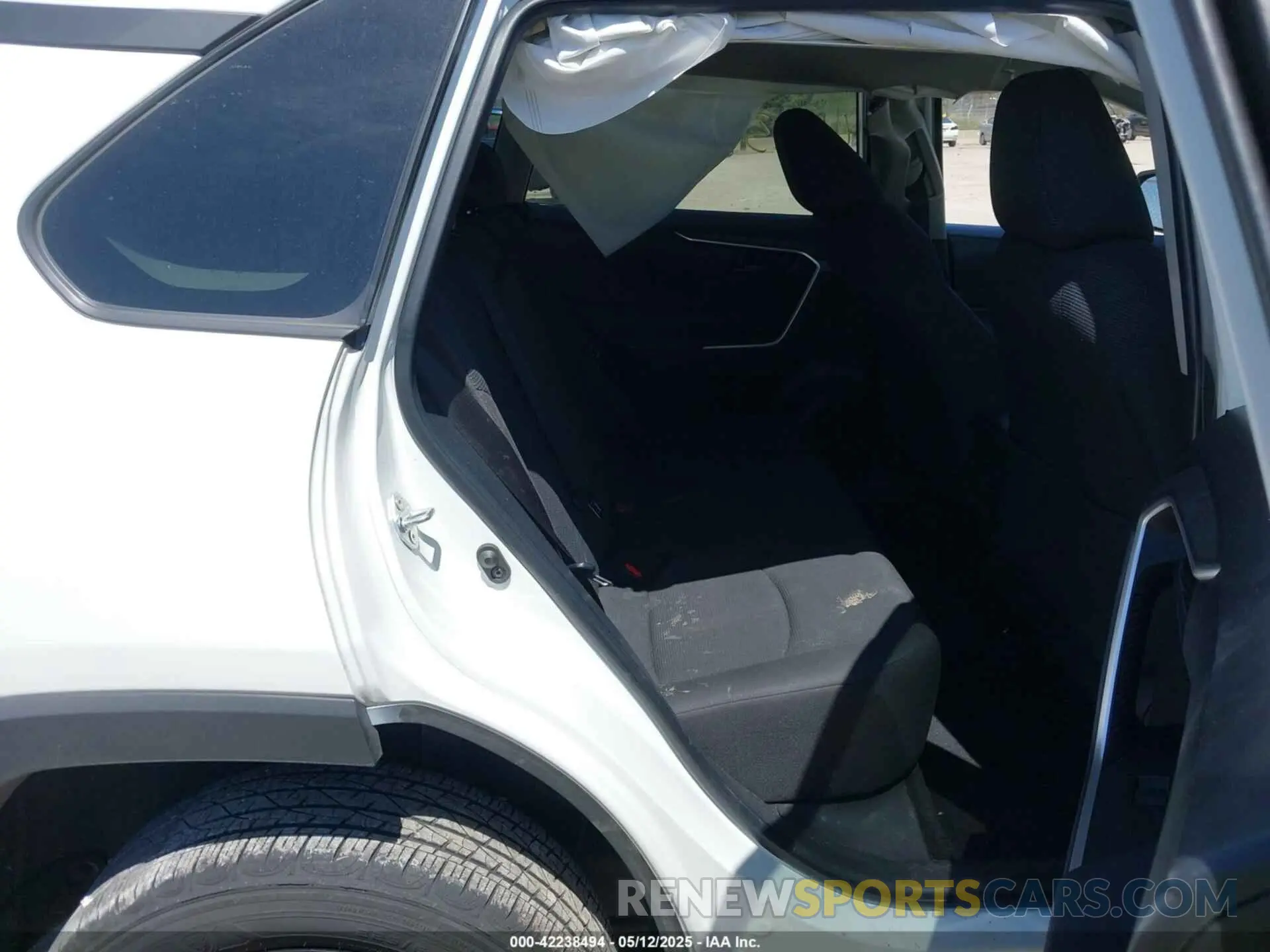 8 Photograph of a damaged car 2T3H1RFVXRW308874 TOYOTA RAV4 2024