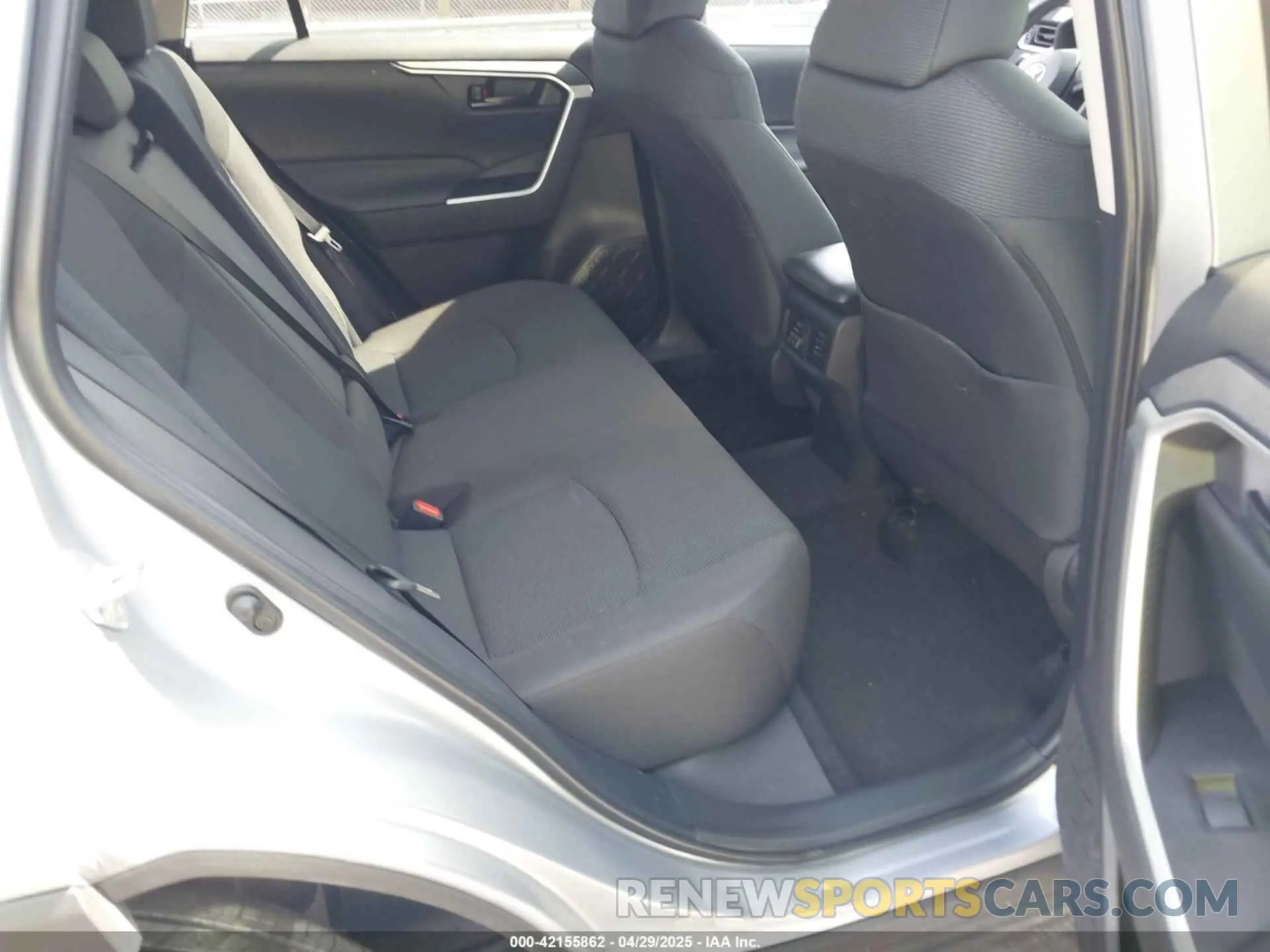 8 Photograph of a damaged car 2T3H1RFVXRW339817 TOYOTA RAV4 2024