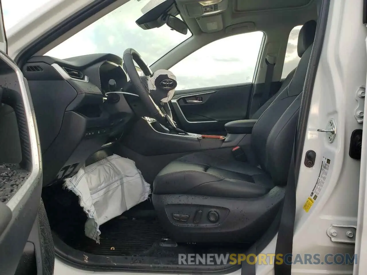 7 Photograph of a damaged car 2T3J1RFV0RW489615 TOYOTA RAV4 2024