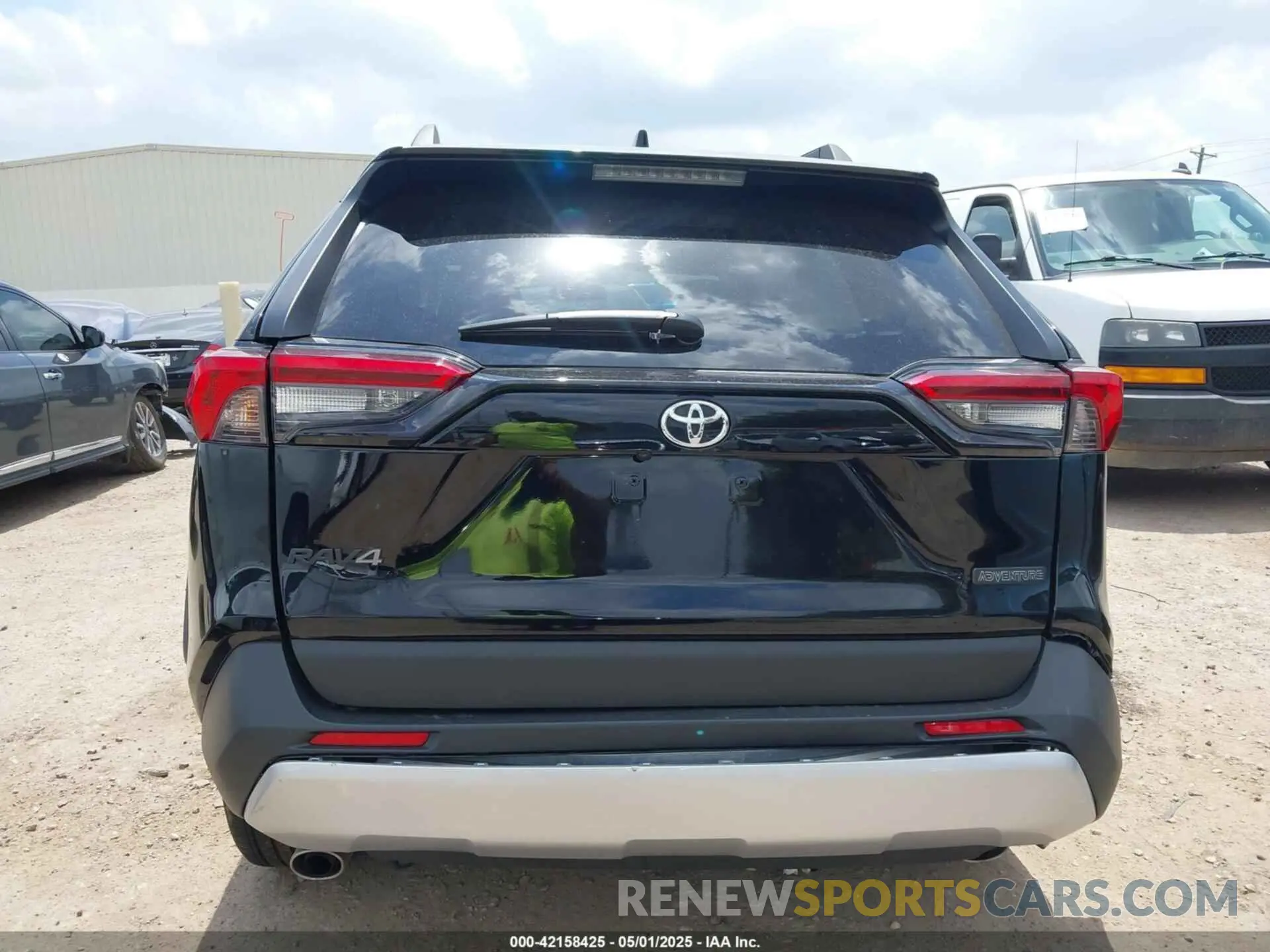 17 Photograph of a damaged car 2T3J1RFV1RW471463 TOYOTA RAV4 2024