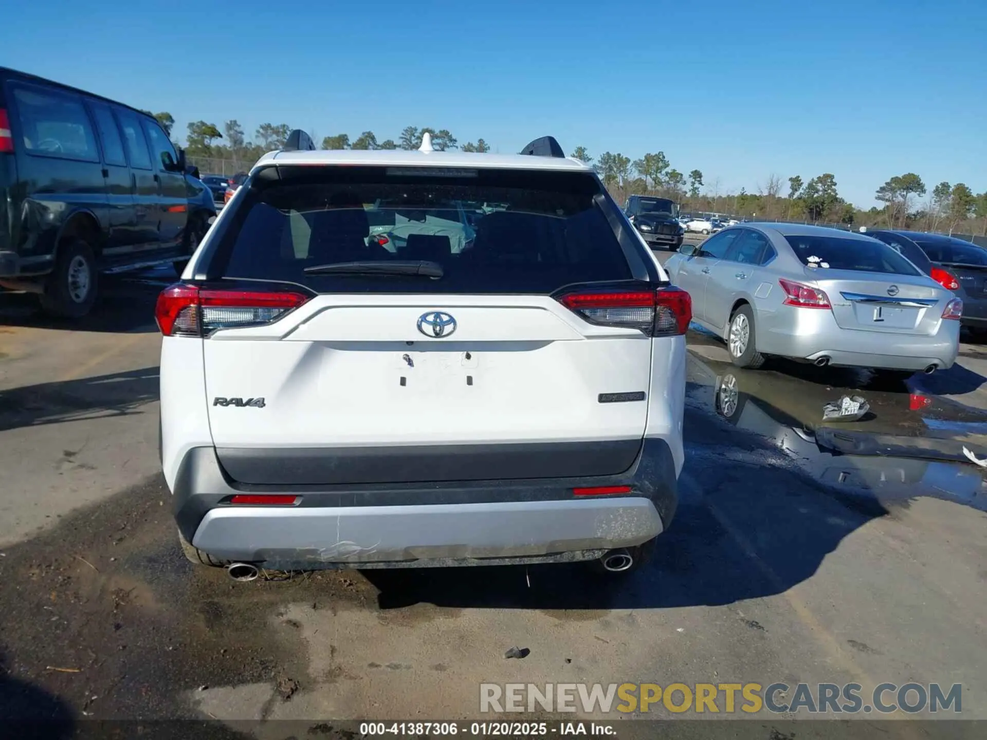 15 Photograph of a damaged car 2T3J1RFV5RW476830 TOYOTA RAV4 2024
