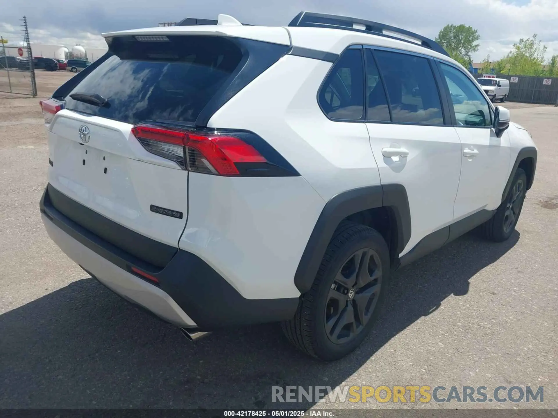 4 Photograph of a damaged car 2T3J1RFV8RW472982 TOYOTA RAV4 2024