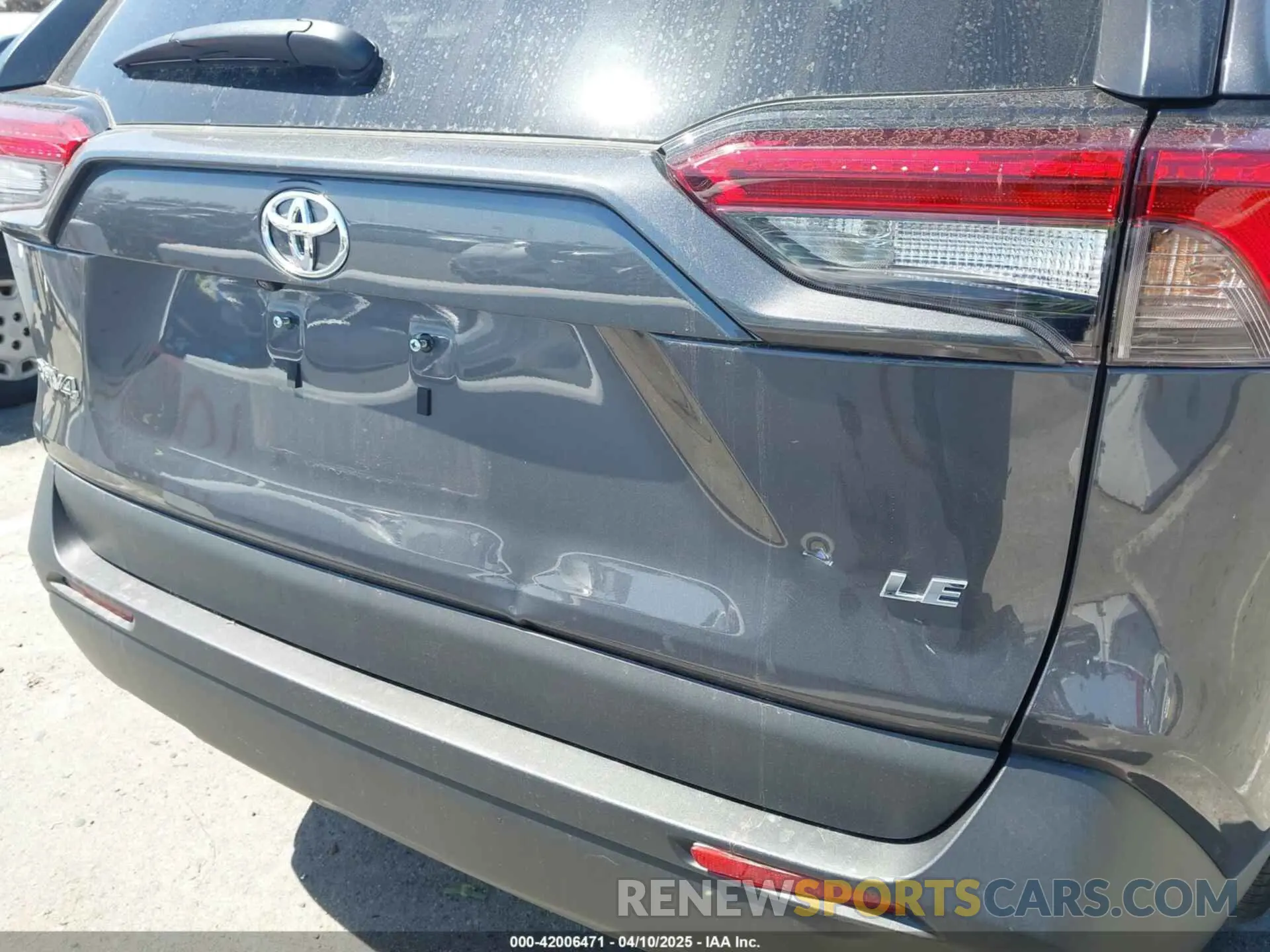 18 Photograph of a damaged car 2T3K1RFV2RW342491 TOYOTA RAV4 2024