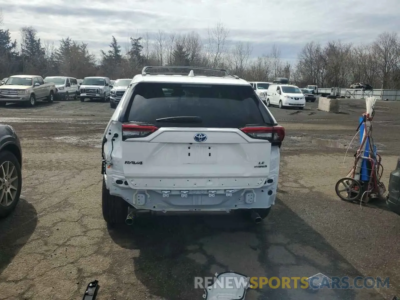 6 Photograph of a damaged car 2T3LWRFV7RW251108 TOYOTA RAV4 2024