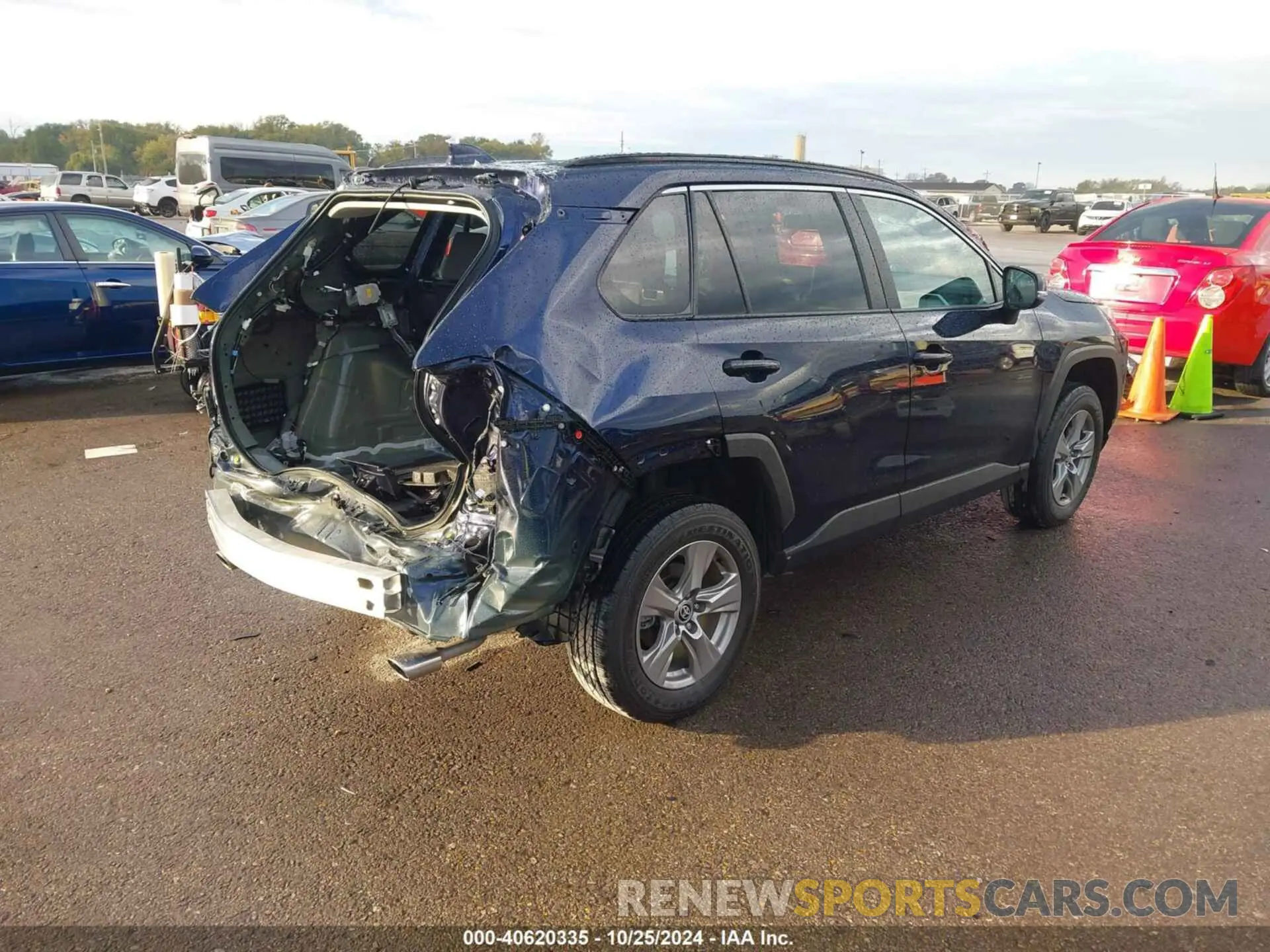 4 Photograph of a damaged car 2T3P1RFV0RW409160 TOYOTA RAV4 2024
