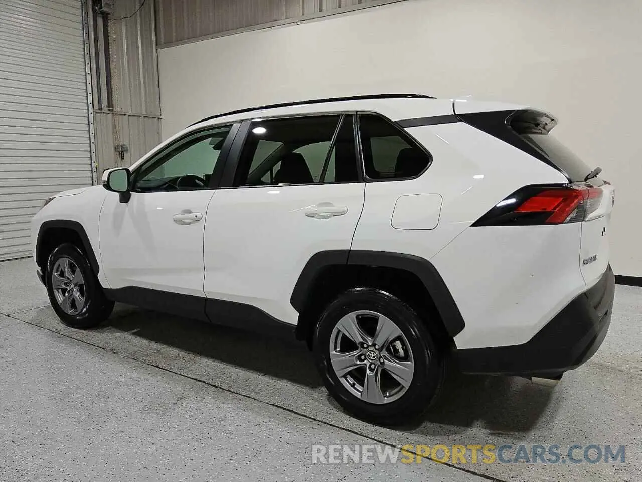 2 Photograph of a damaged car 2T3P1RFV0RW437959 TOYOTA RAV4 2024
