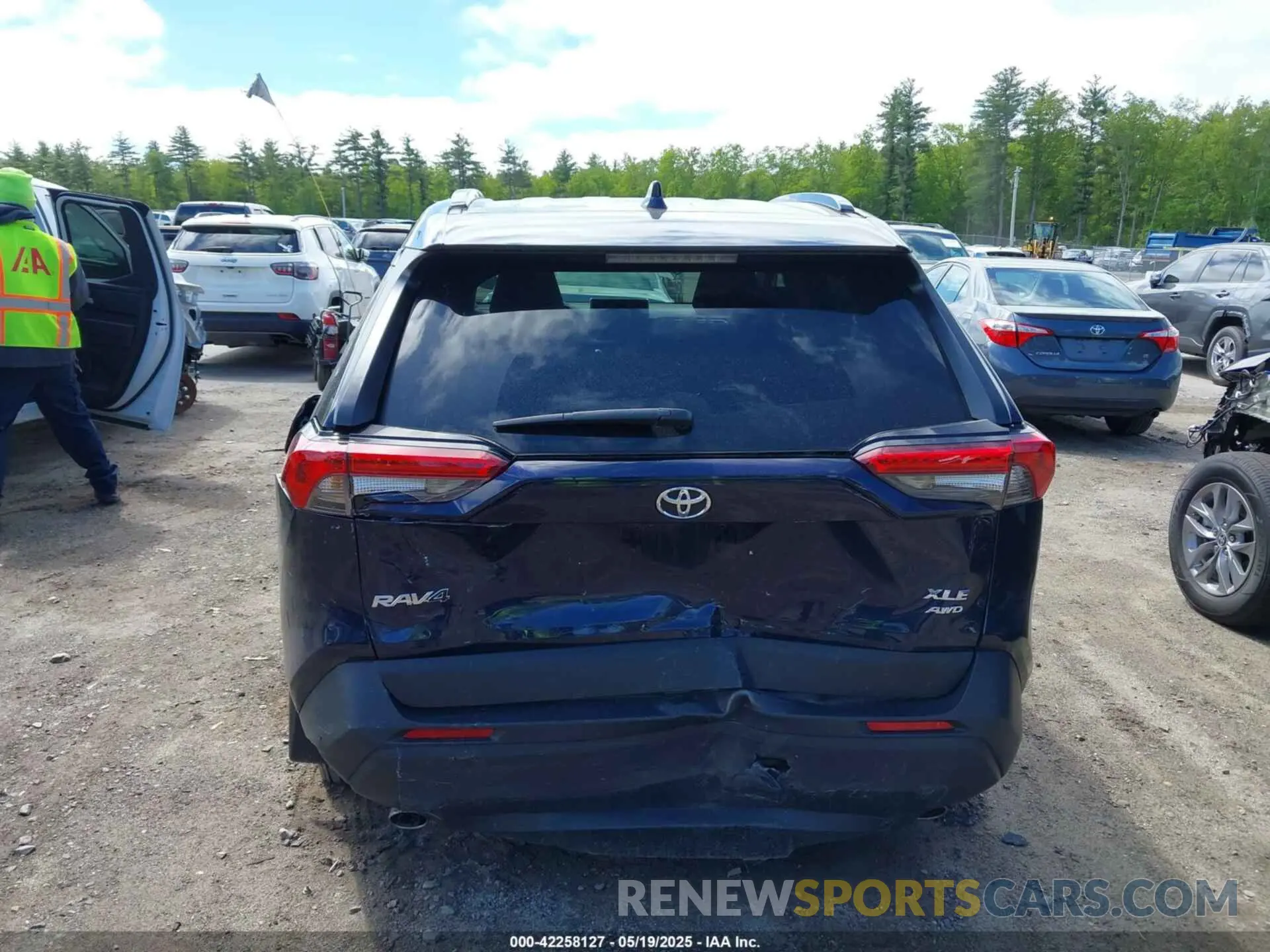 15 Photograph of a damaged car 2T3P1RFV0RW482707 TOYOTA RAV4 2024