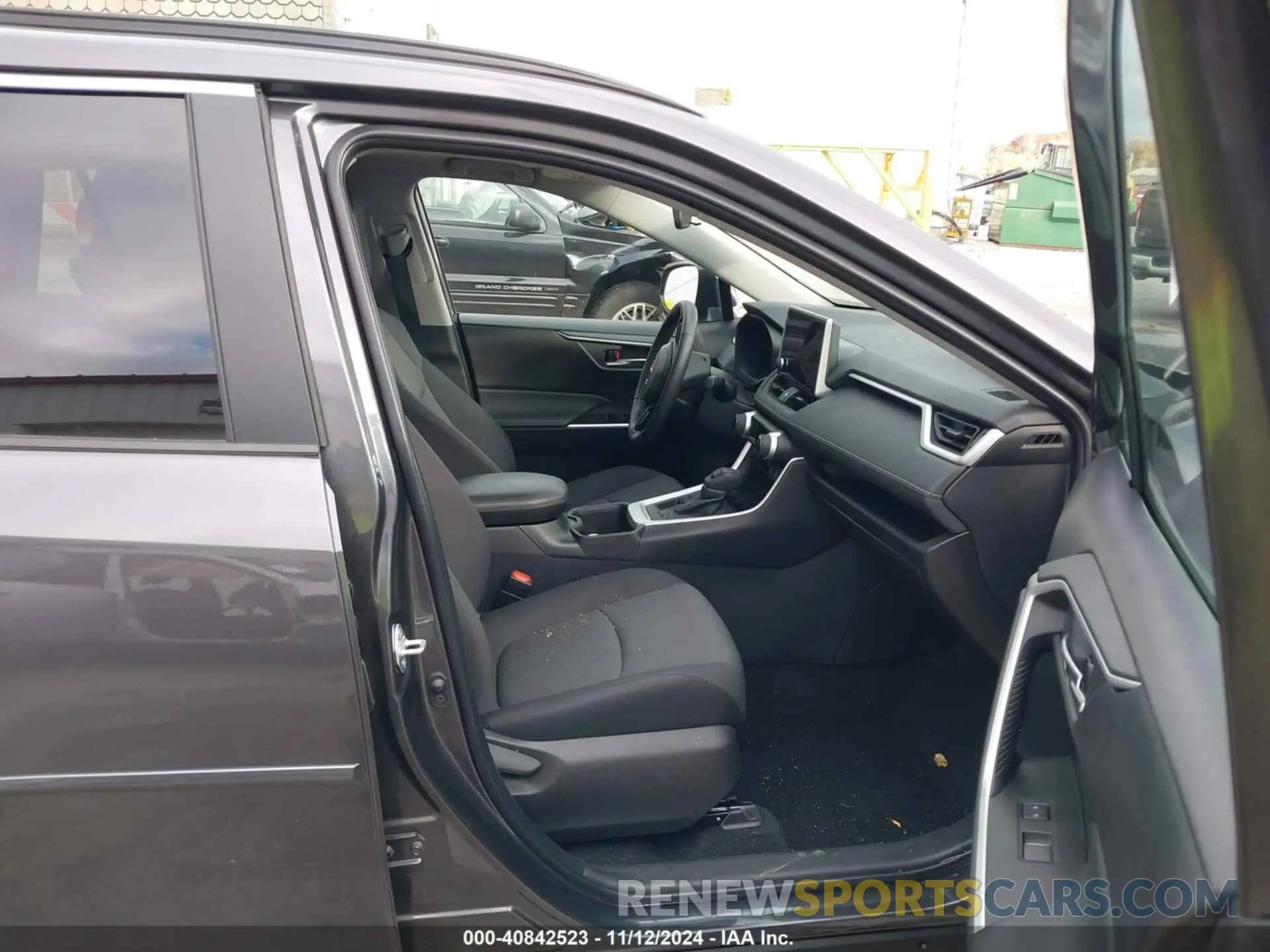 5 Photograph of a damaged car 2T3P1RFV1RC433601 TOYOTA RAV4 2024