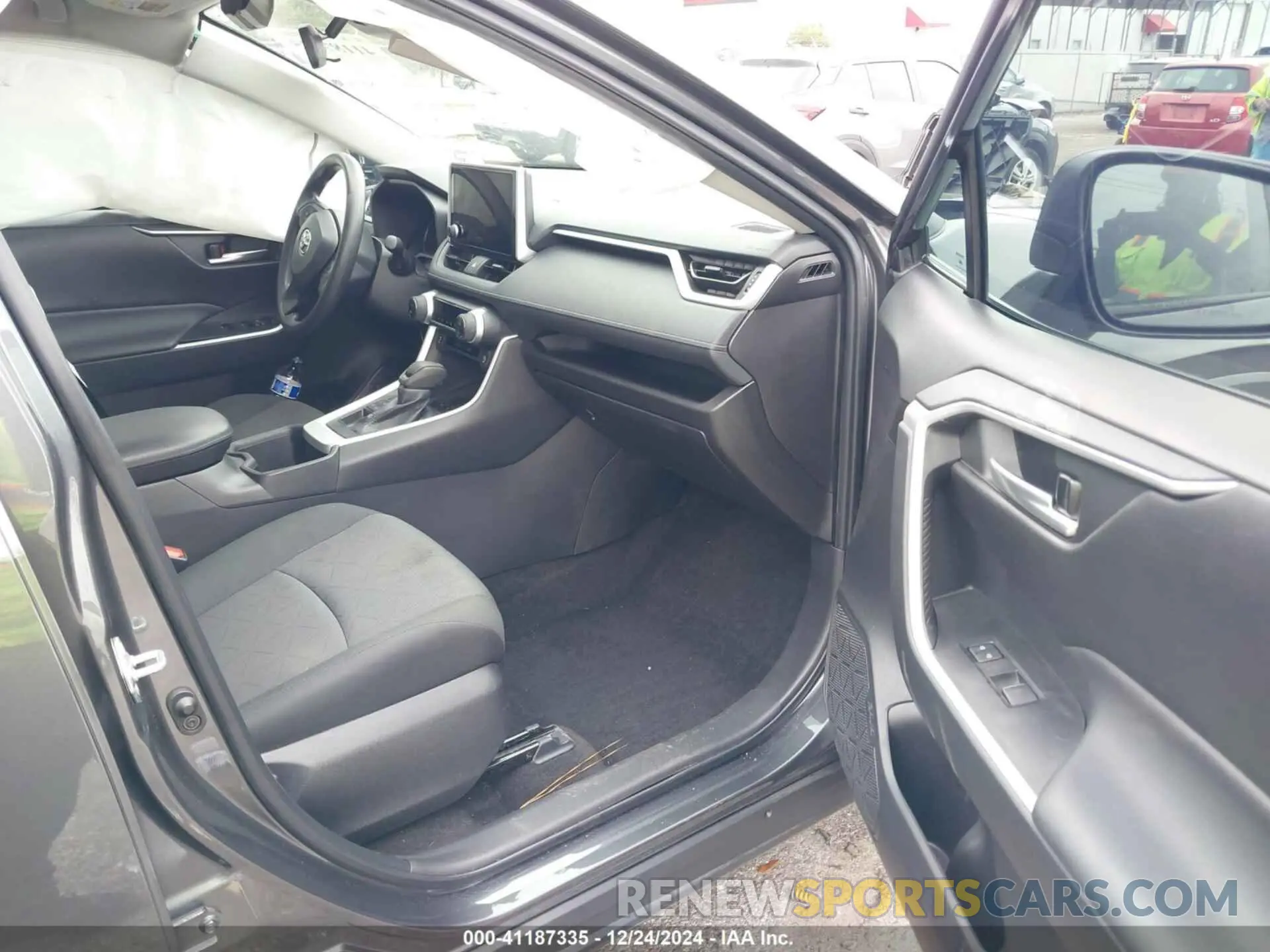 5 Photograph of a damaged car 2T3P1RFV1RW422693 TOYOTA RAV4 2024