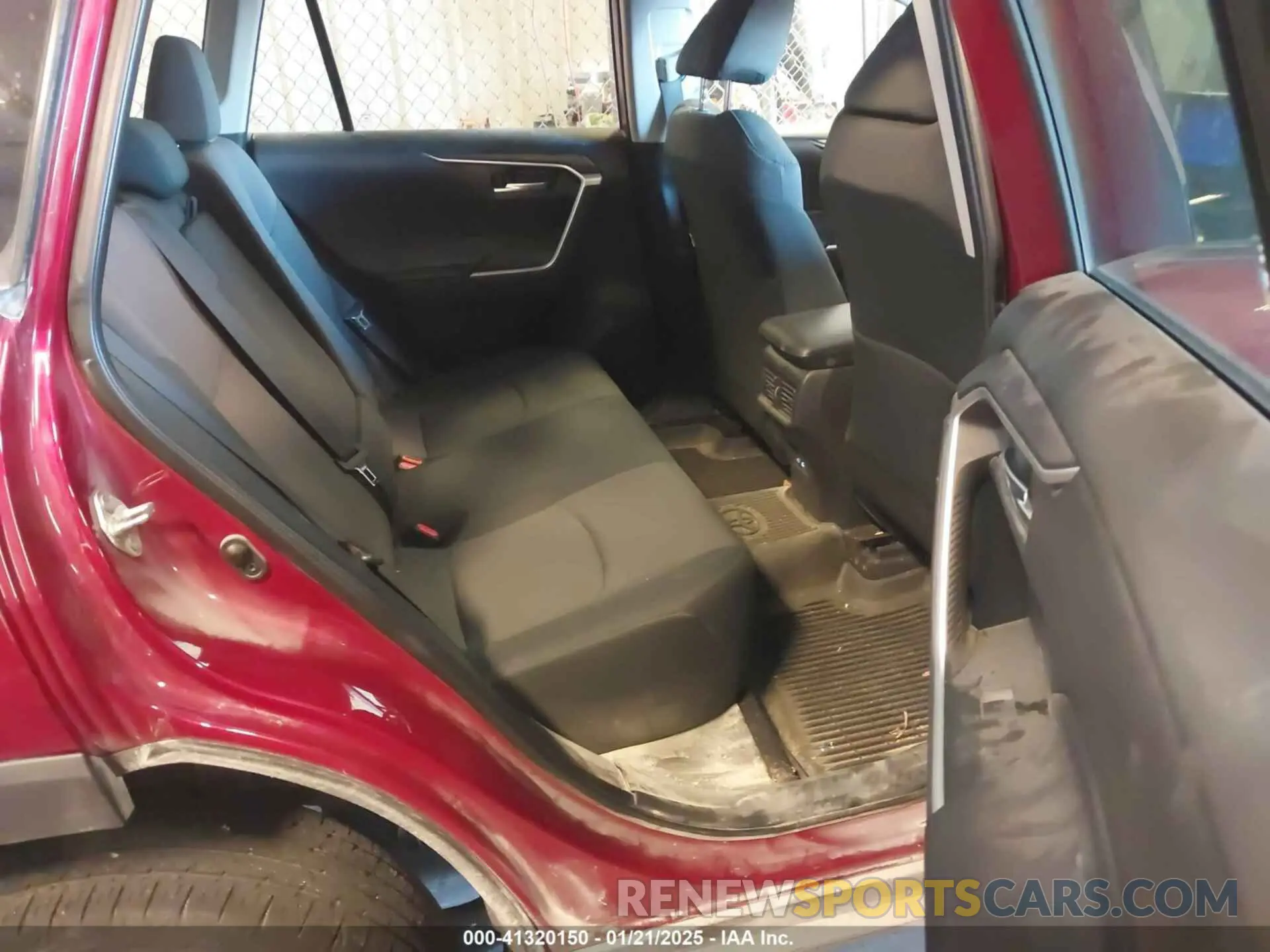 8 Photograph of a damaged car 2T3P1RFV1RW423570 TOYOTA RAV4 2024