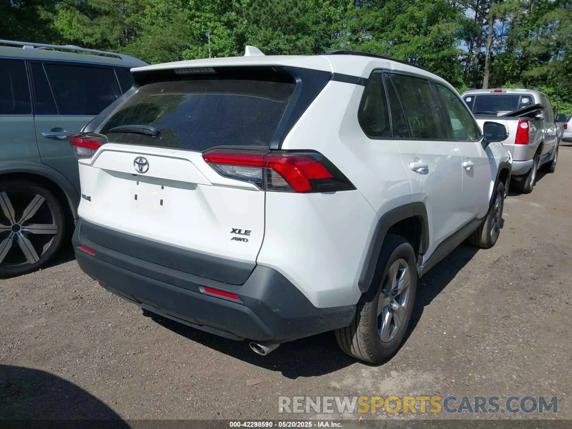 4 Photograph of a damaged car 2T3P1RFV1RW428767 TOYOTA RAV4 2024