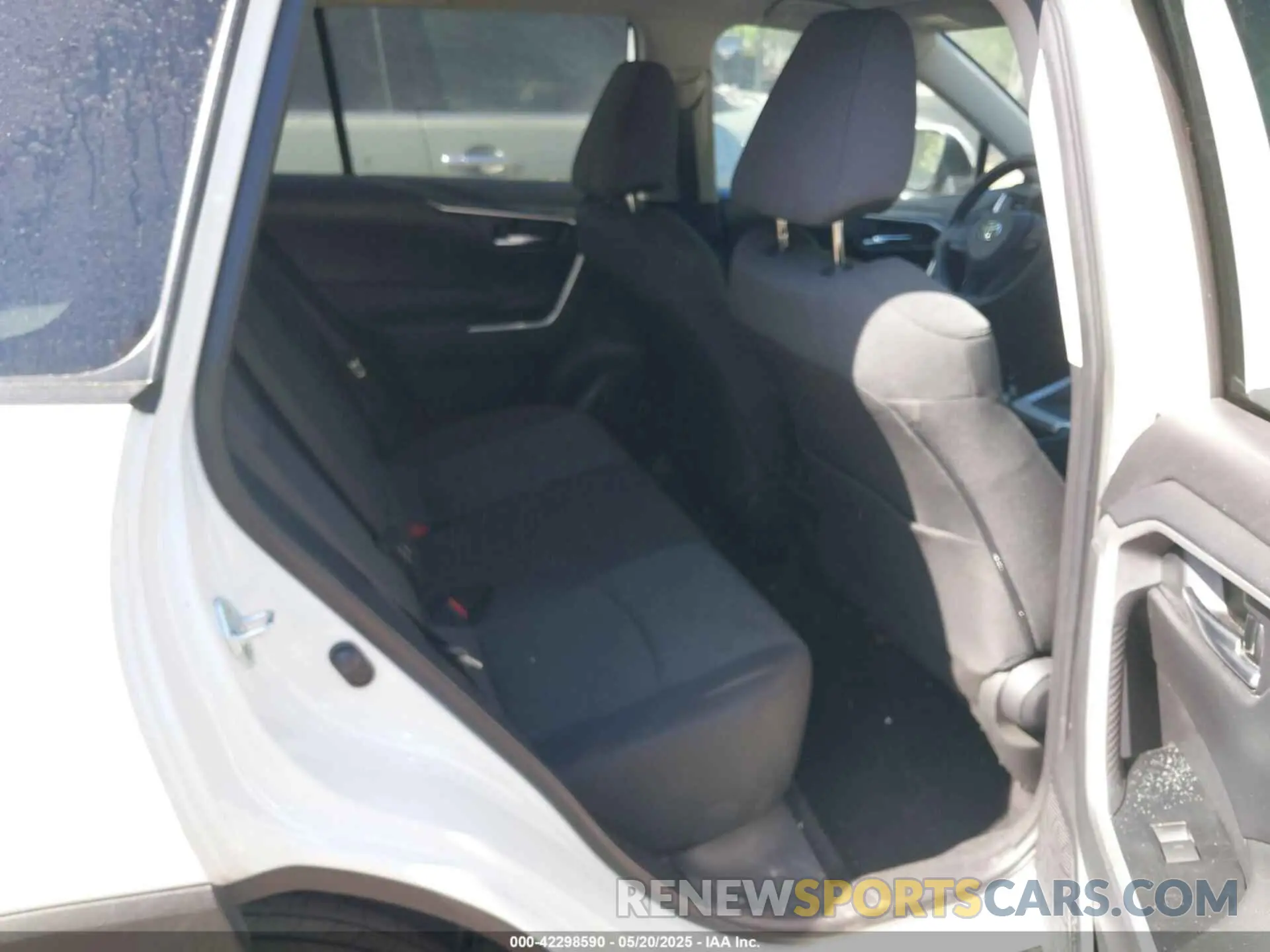 8 Photograph of a damaged car 2T3P1RFV1RW428767 TOYOTA RAV4 2024