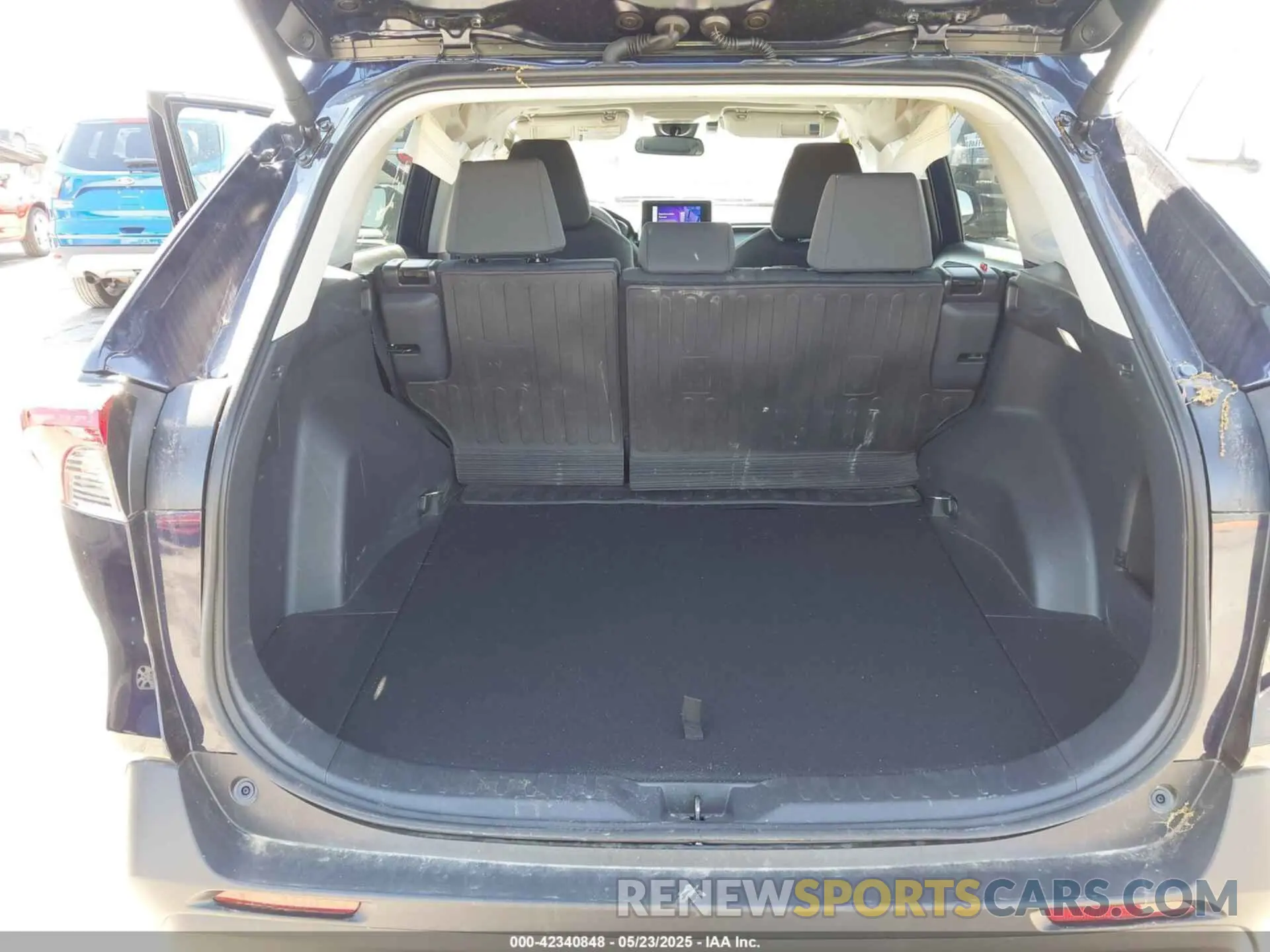 18 Photograph of a damaged car 2T3P1RFV3RW478358 TOYOTA RAV4 2024