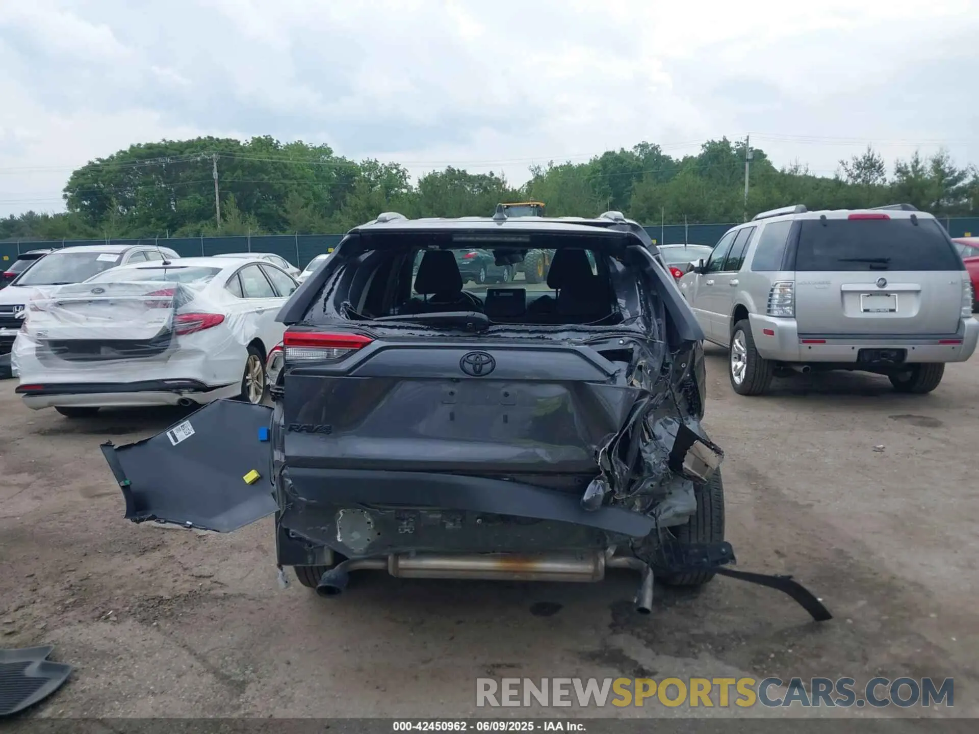 16 Photograph of a damaged car 2T3P1RFV4RC463790 TOYOTA RAV4 2024