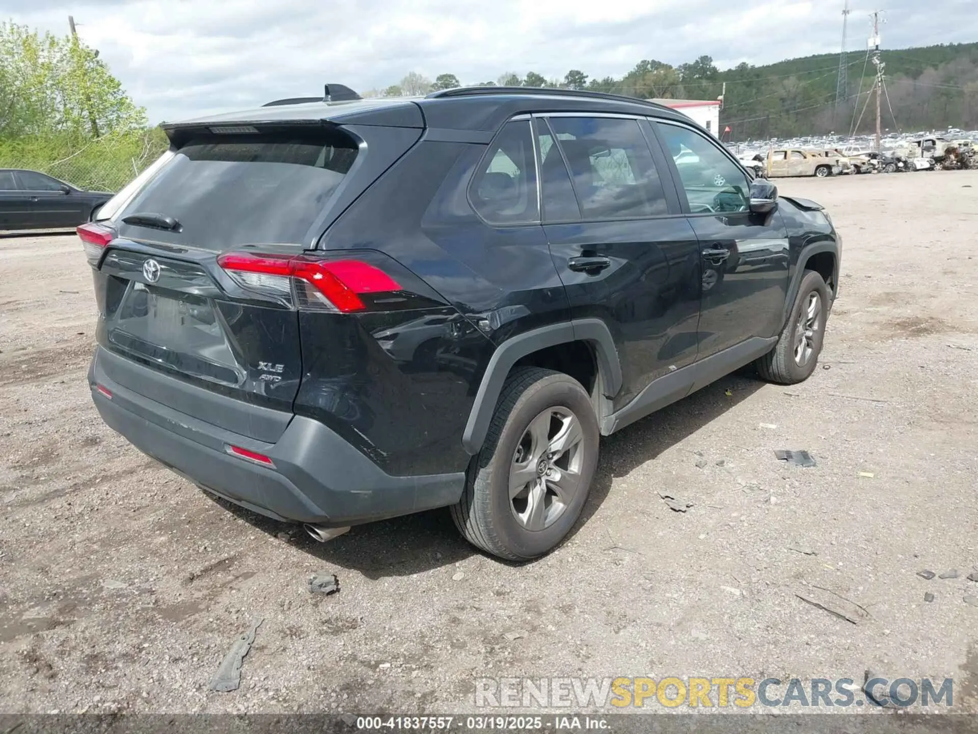 4 Photograph of a damaged car 2T3P1RFV4RW427662 TOYOTA RAV4 2024