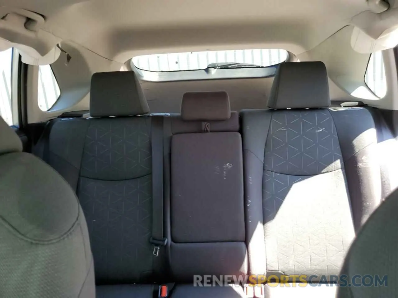 10 Photograph of a damaged car 2T3P1RFV5RC402951 TOYOTA RAV4 2024
