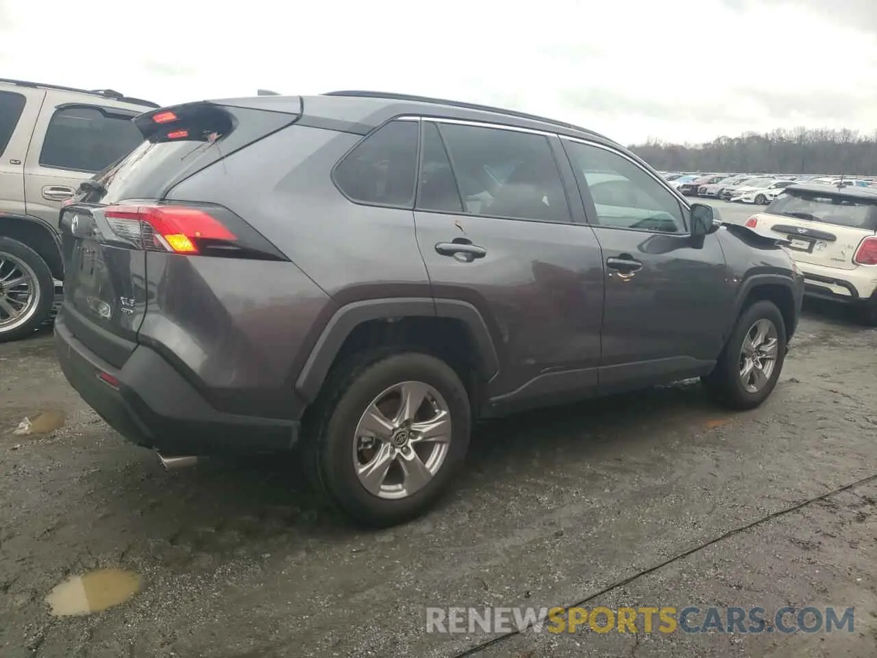3 Photograph of a damaged car 2T3P1RFV5RC417367 TOYOTA RAV4 2024