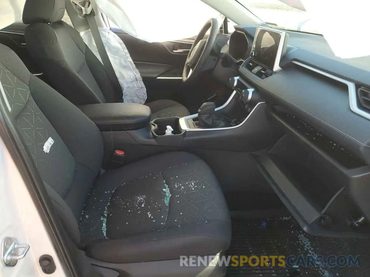7 Photograph of a damaged car 2T3P1RFV5RW433521 TOYOTA RAV4 2024