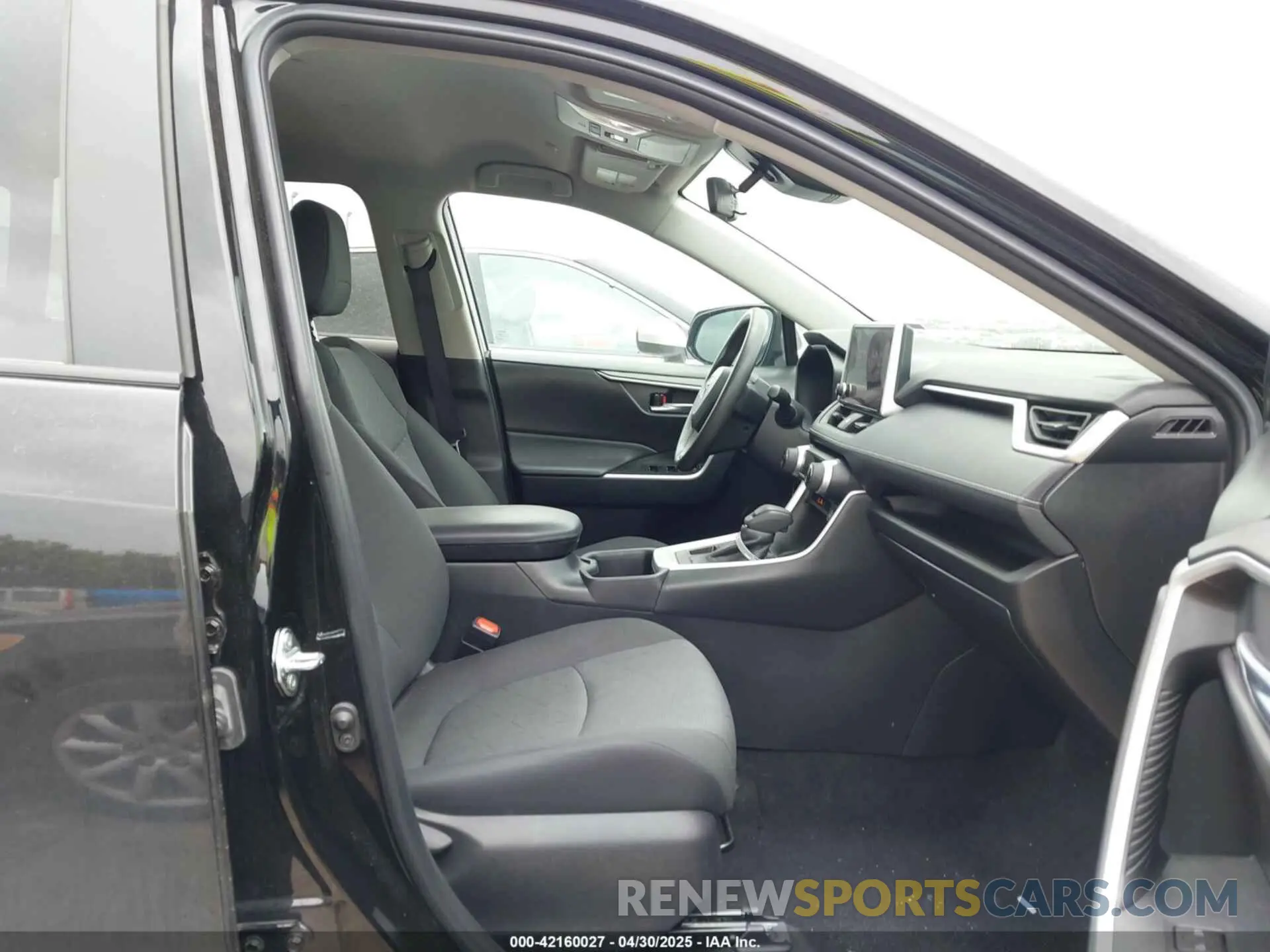 5 Photograph of a damaged car 2T3P1RFV8RC440951 TOYOTA RAV4 2024