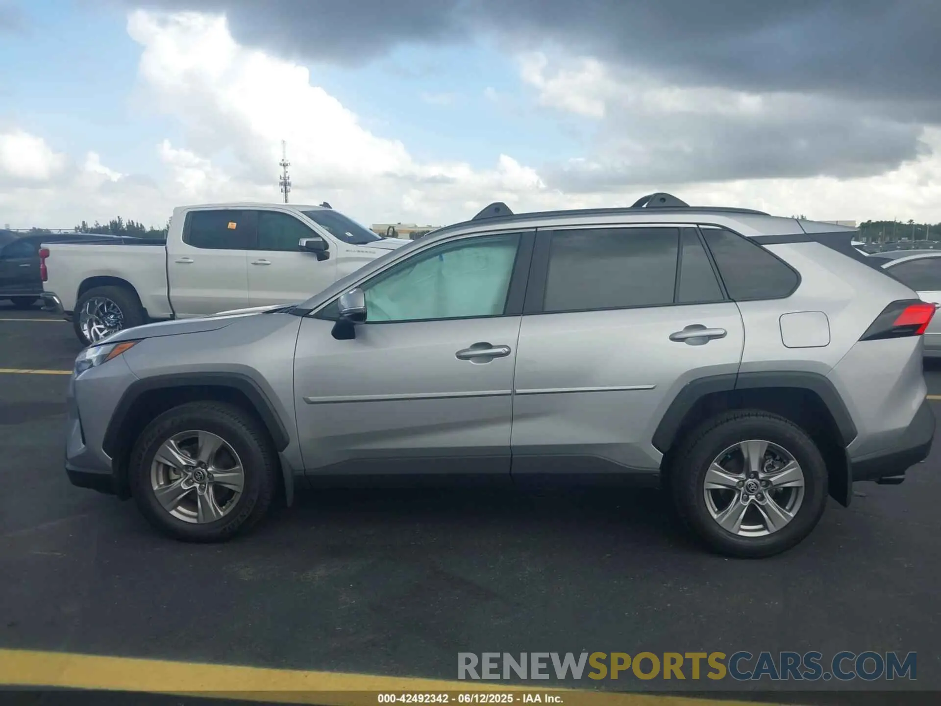 14 Photograph of a damaged car 2T3P1RFV8RC442845 TOYOTA RAV4 2024