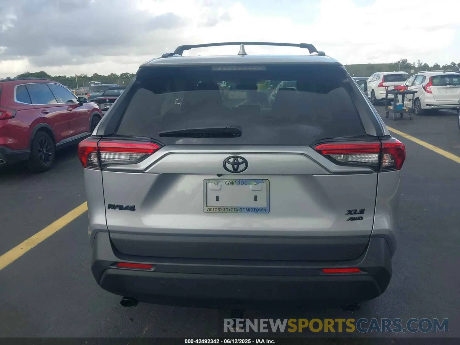 16 Photograph of a damaged car 2T3P1RFV8RC442845 TOYOTA RAV4 2024
