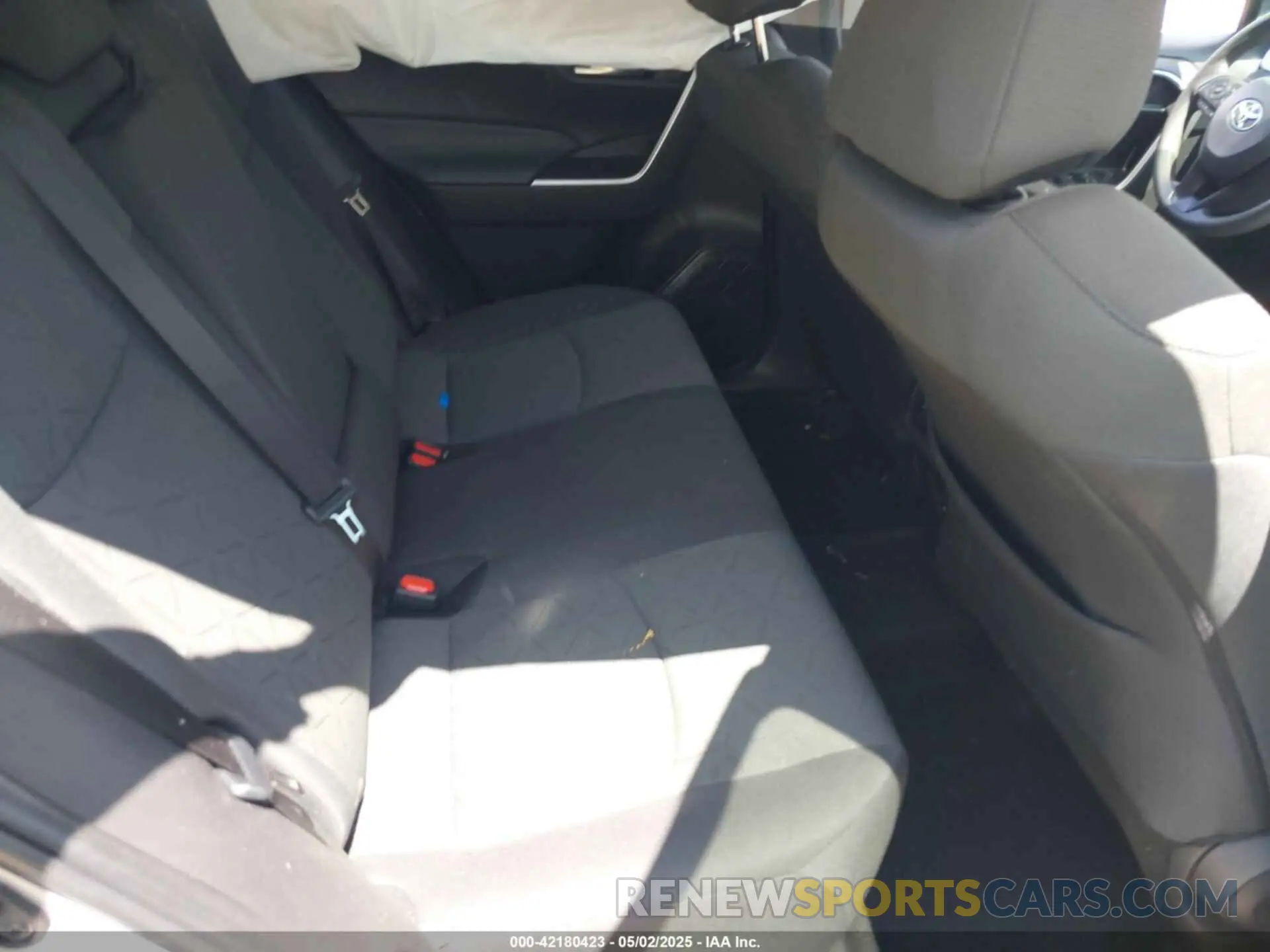 8 Photograph of a damaged car 2T3P1RFV8RW409228 TOYOTA RAV4 2024